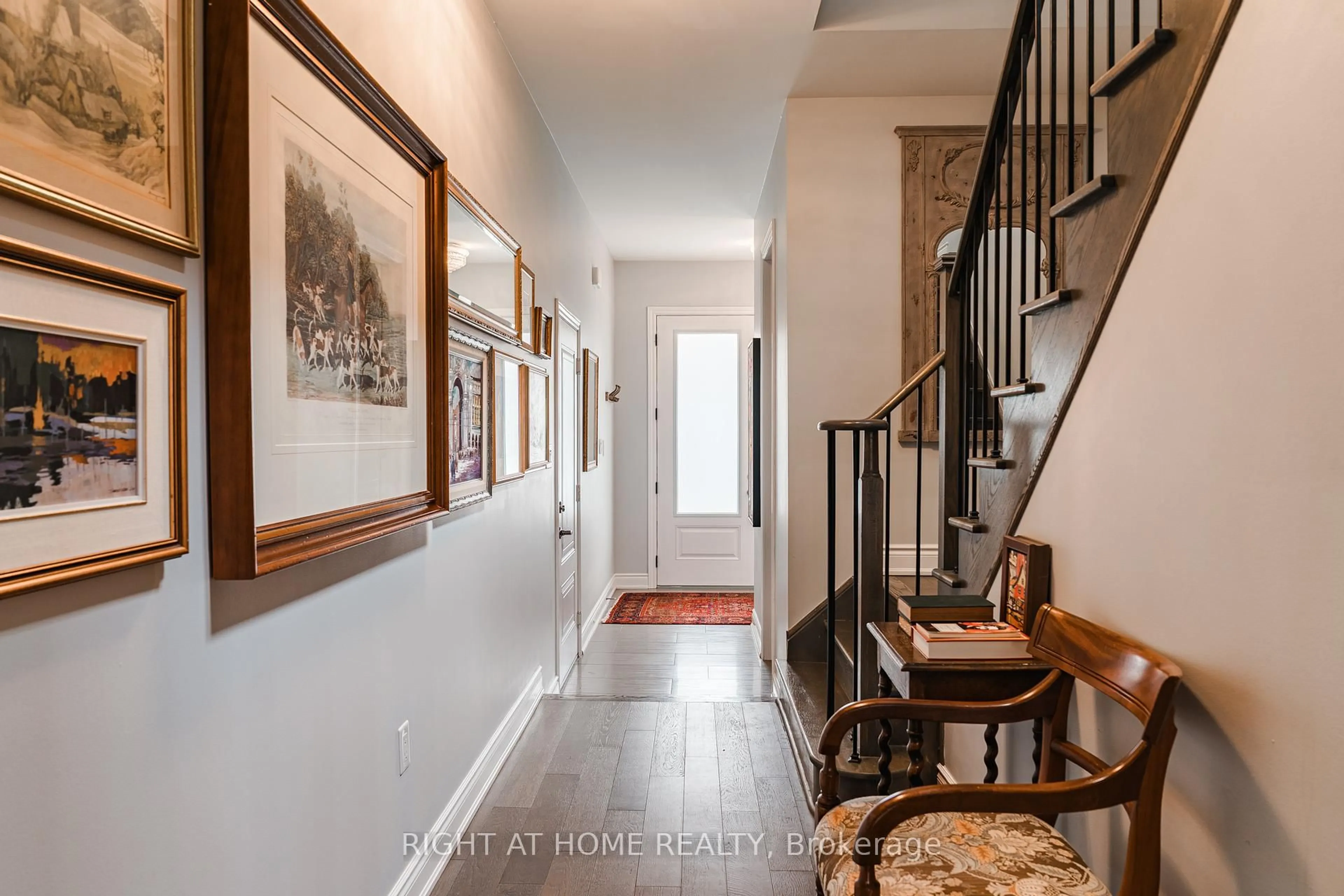 Indoor entryway for 26 Great Heron Crt, King Ontario L7B 0P4