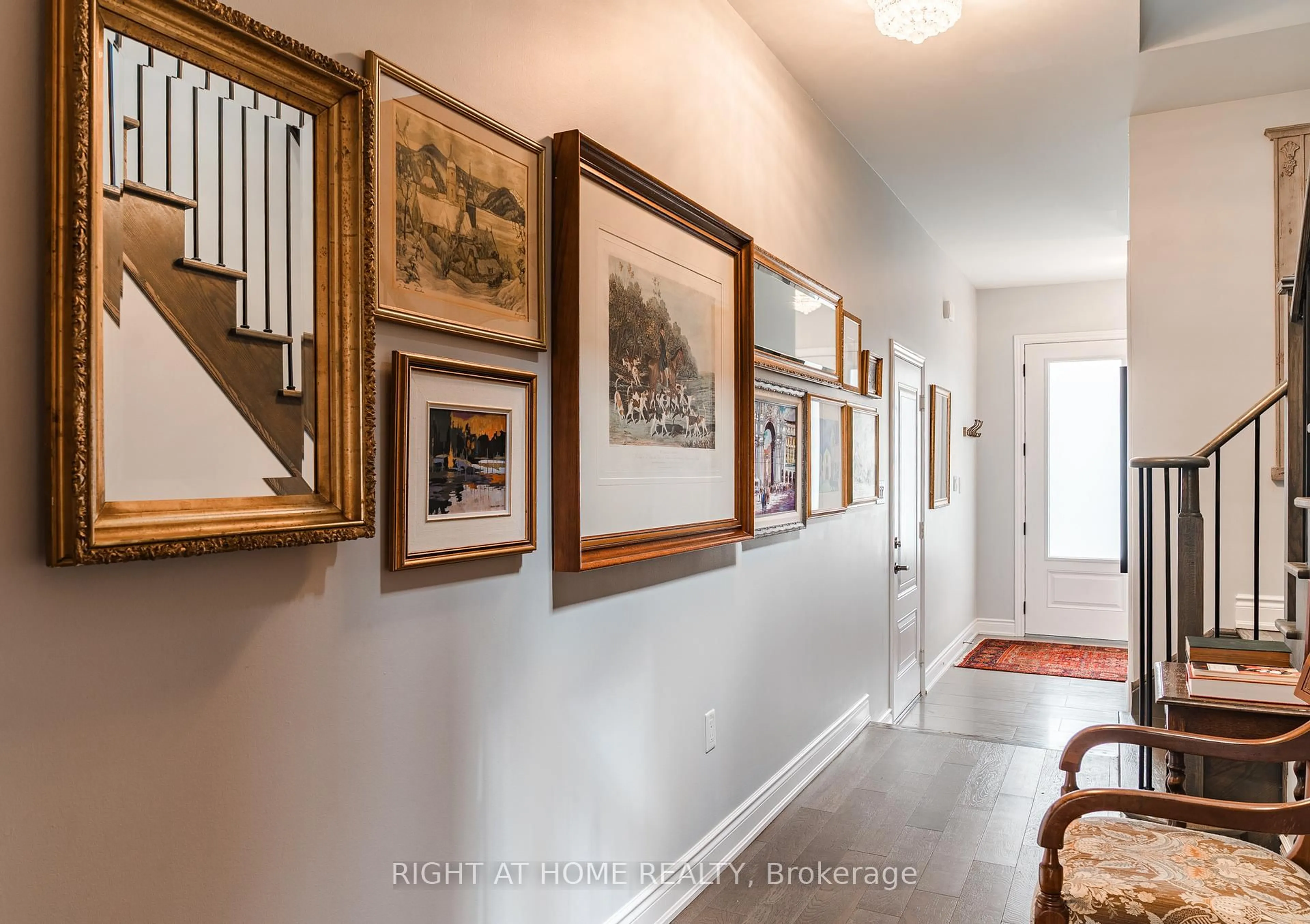 Indoor entryway for 26 Great Heron Crt, King Ontario L7B 0P4