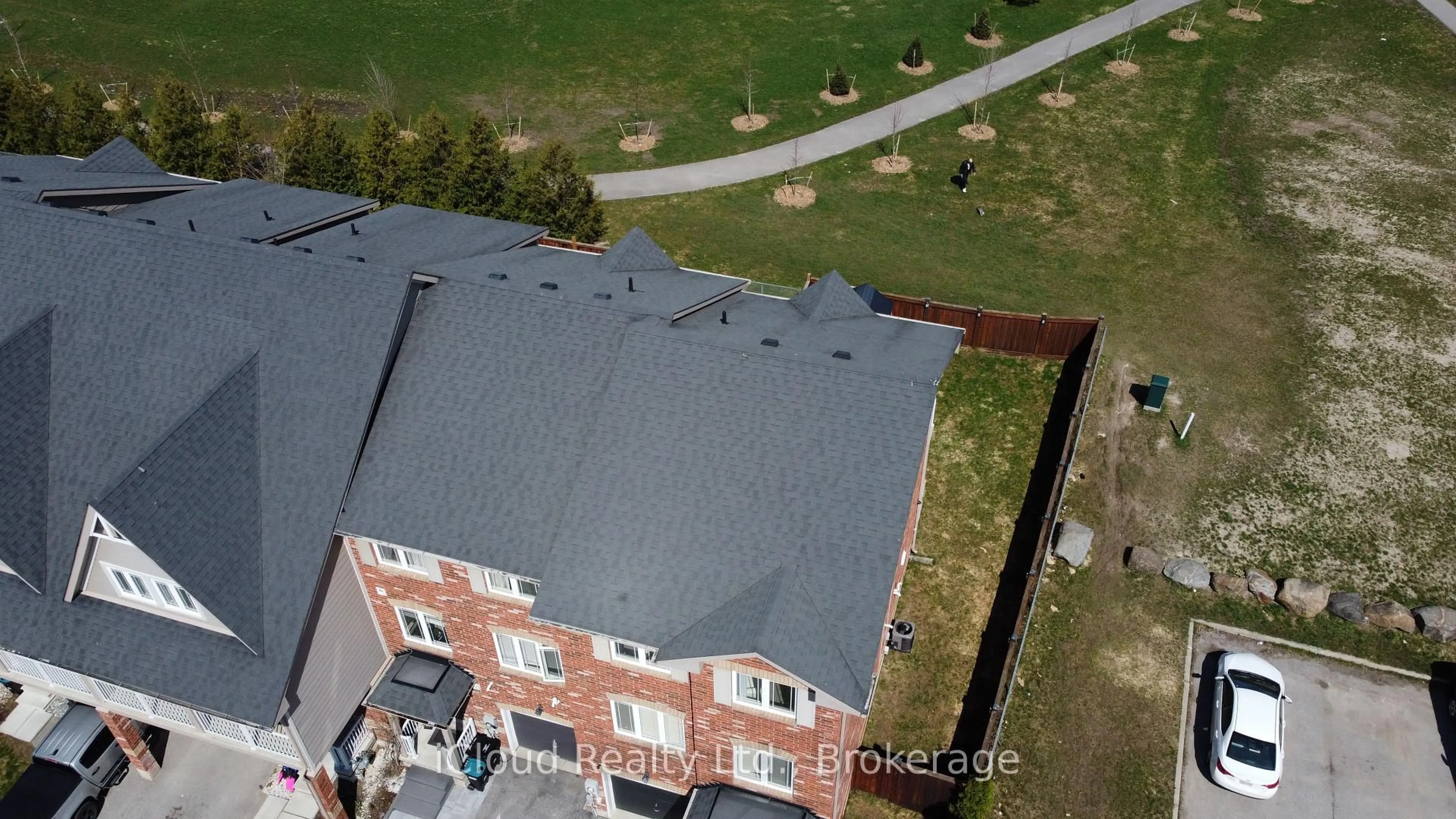 A pic from outside/outdoor area/front of a property/back of a property/a pic from drone, city buildings view from balcony for 1355 Coleman Cres, Innisfil Ontario L9S 1X5