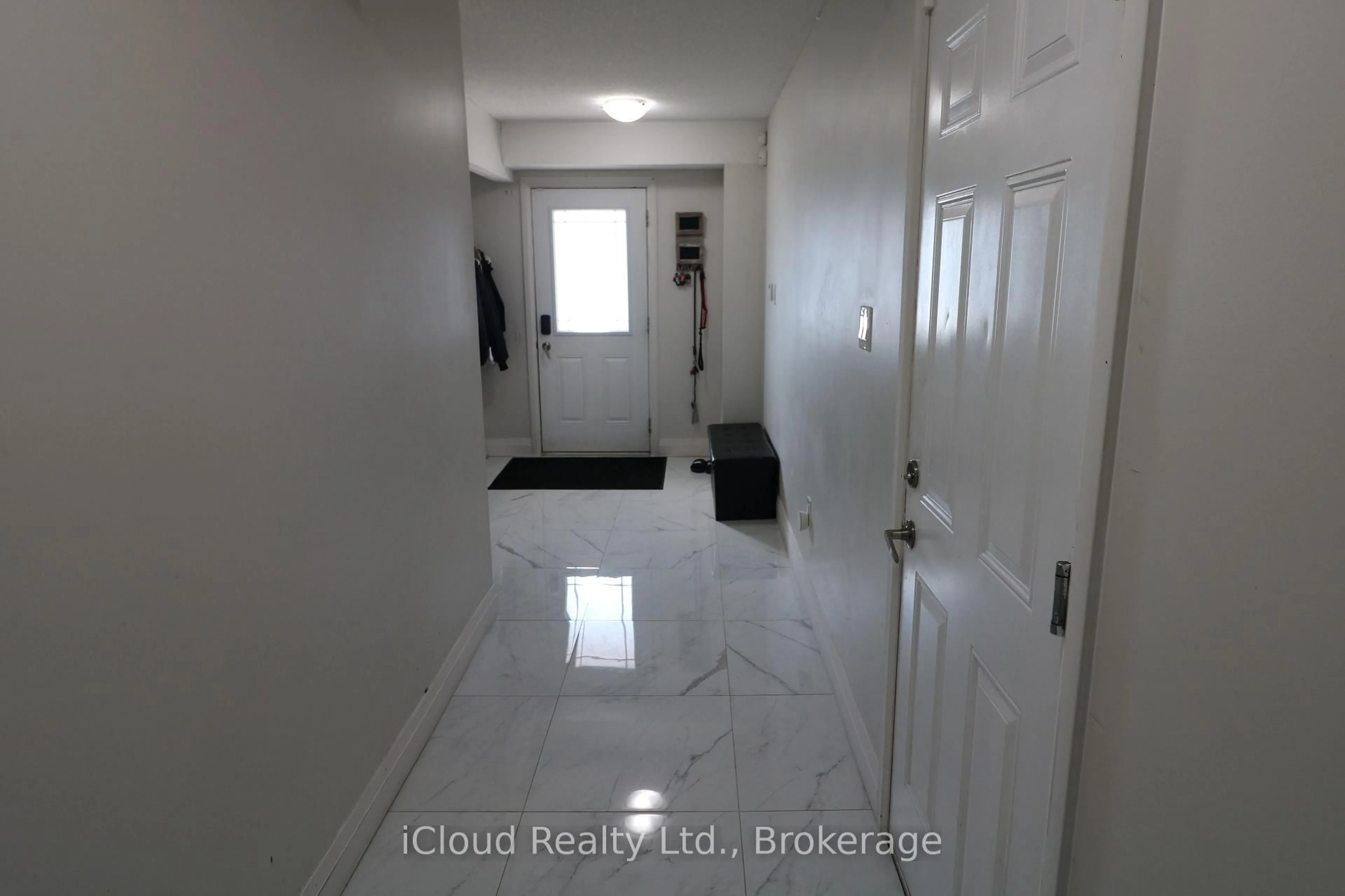 A pic of a room for 1355 Coleman Cres, Innisfil Ontario L9S 1X5