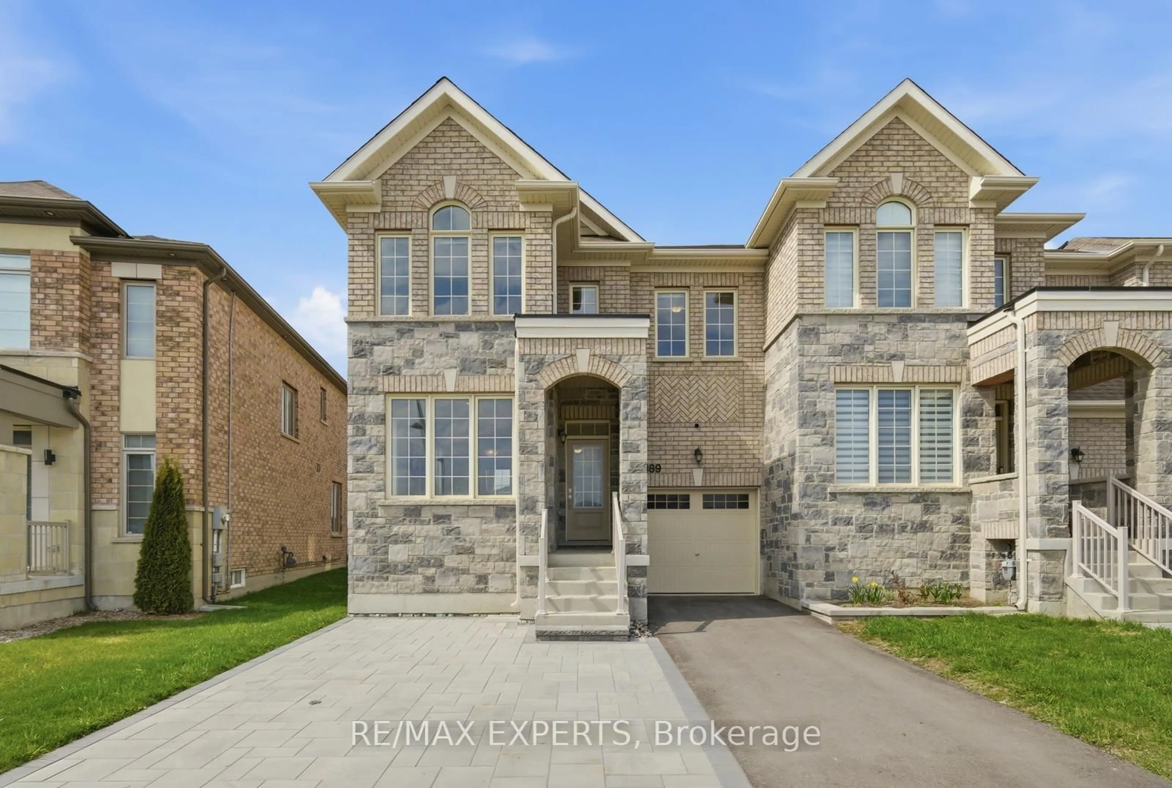 Home with brick exterior material, street for 189 Jim Mortson Dr, East Gwillimbury Ontario L9N 0Z3