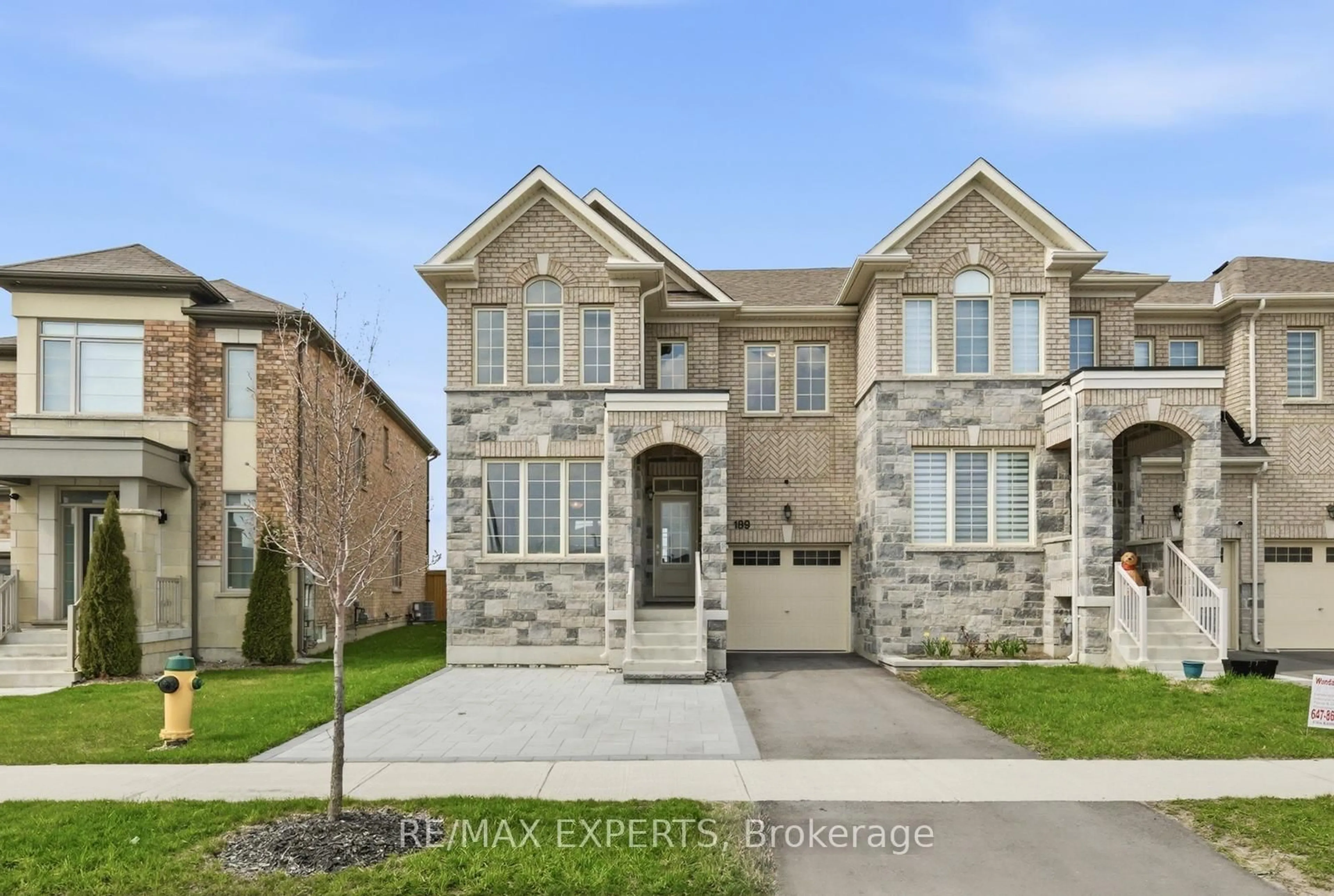 Home with brick exterior material, street for 189 Jim Mortson Dr, East Gwillimbury Ontario L9N 0Z3