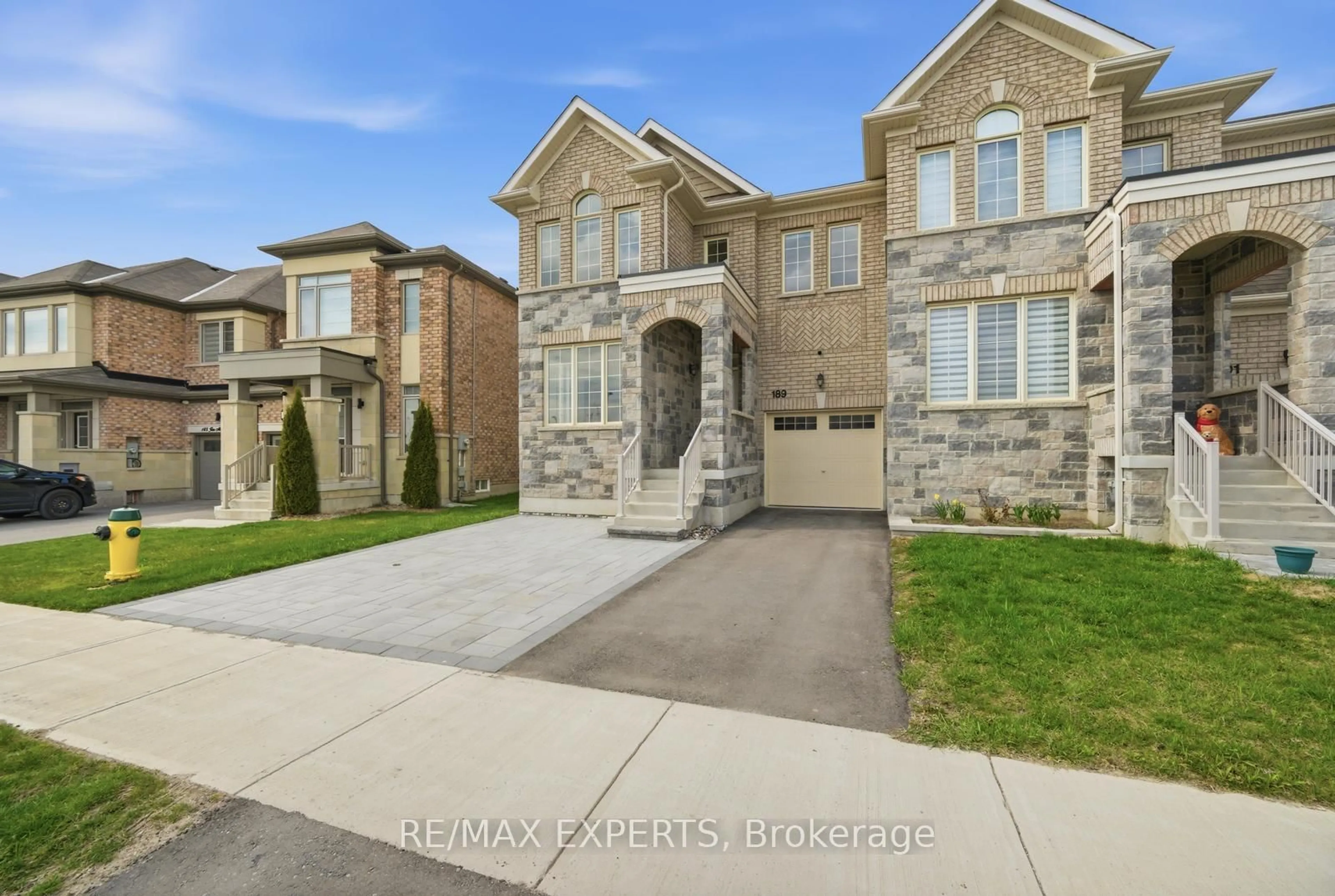 Home with brick exterior material, street for 189 Jim Mortson Dr, East Gwillimbury Ontario L9N 0Z3