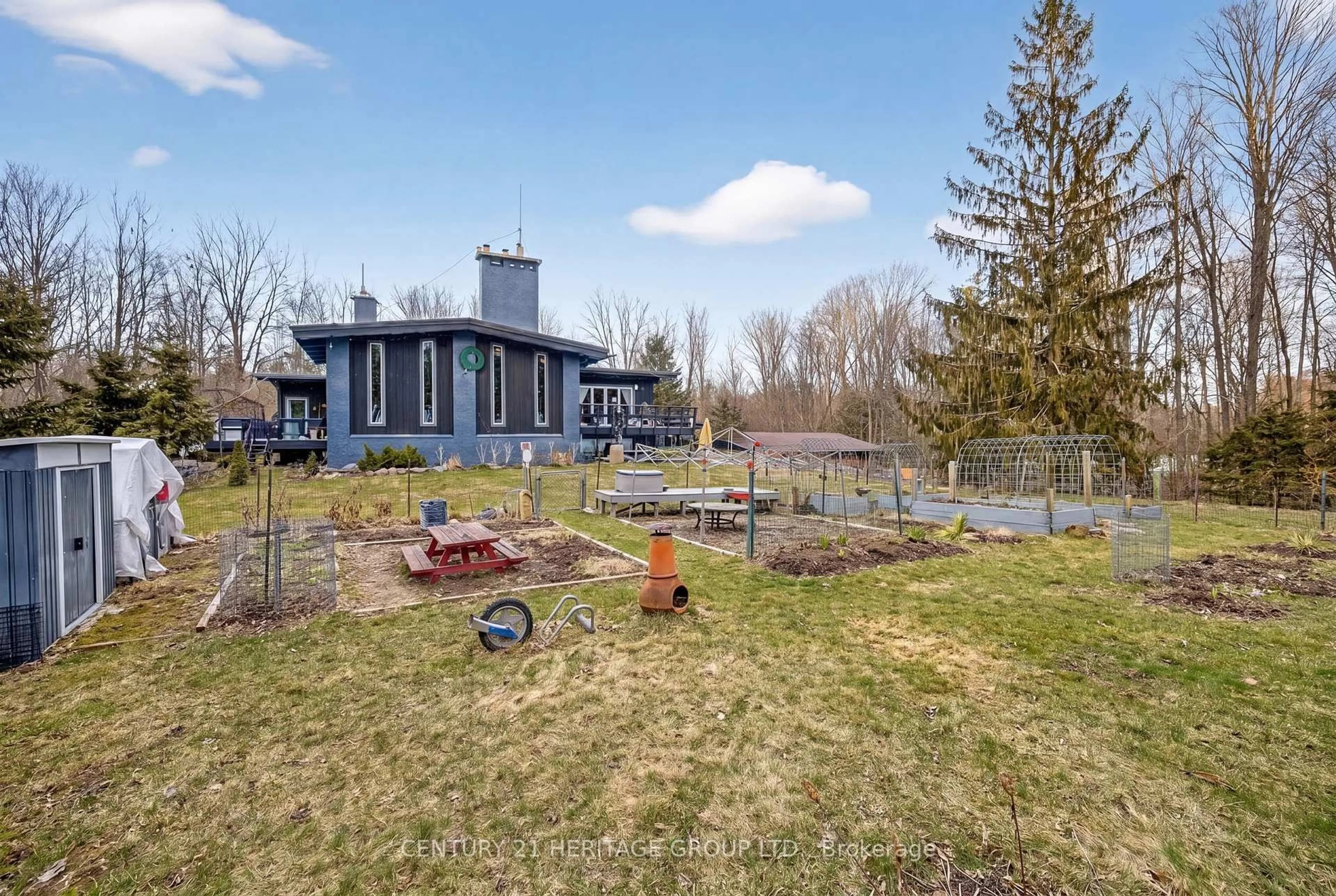 A pic from outside/outdoor area/front of a property/back of a property/a pic from drone, unknown for 4074 St. John's Sdrd, Whitchurch-Stouffville Ontario L4A 2T7