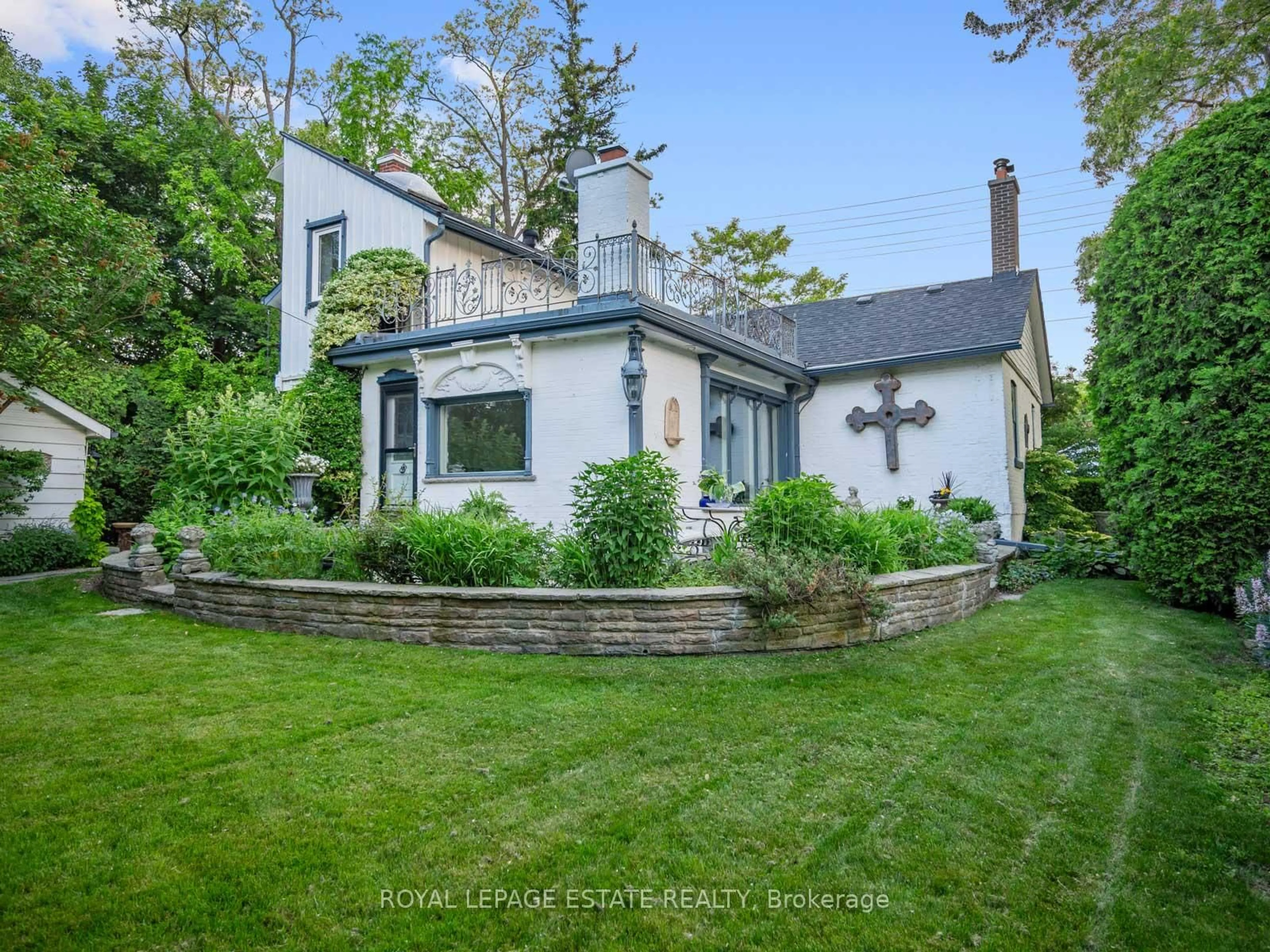 A pic from outside/outdoor area/front of a property/back of a property/a pic from drone, street for 89 Main St, Markham Ontario L3P 1L6