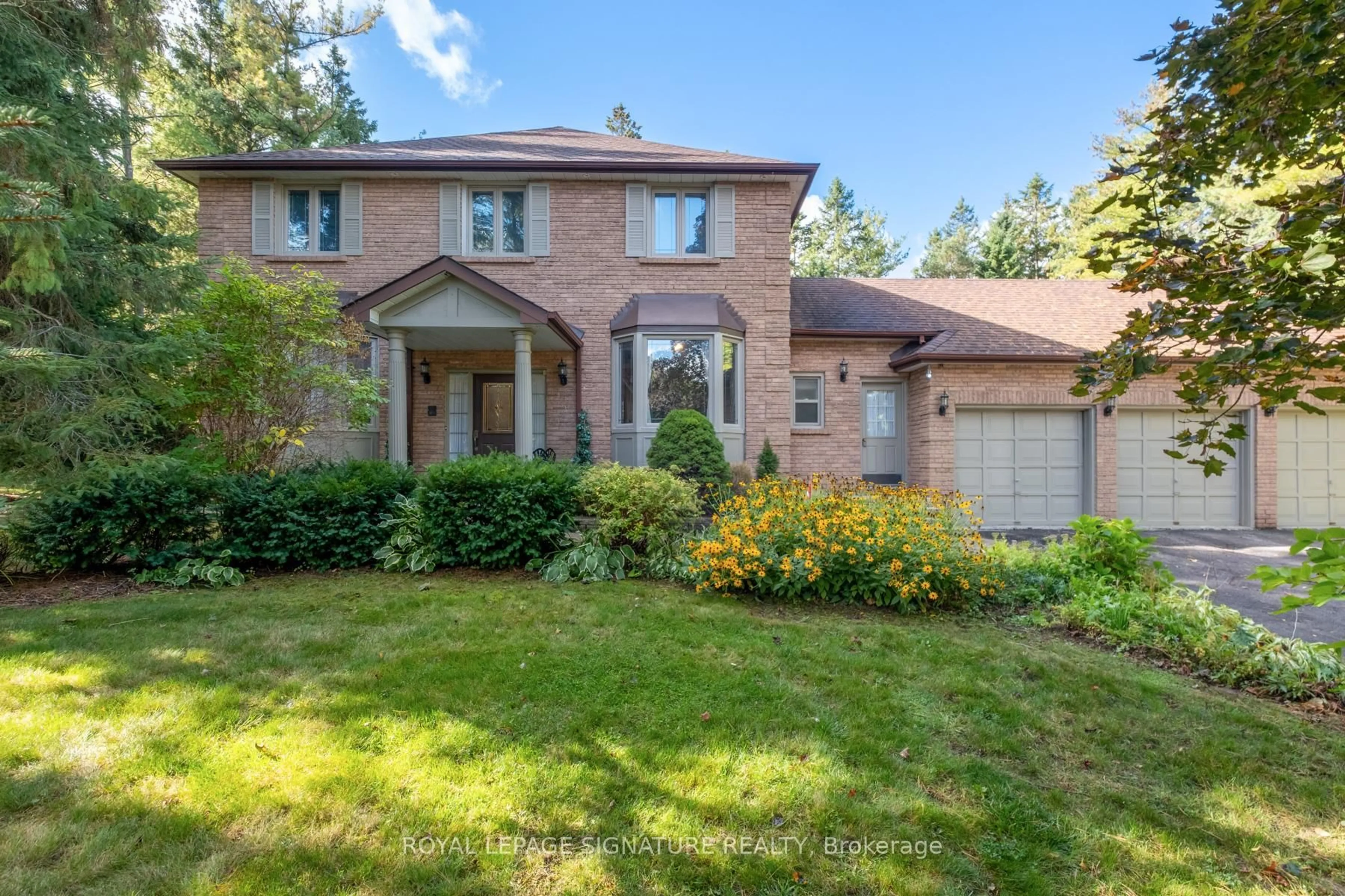 Home with brick exterior material, street for 4 Ruth Crt, Whitchurch-Stouffville Ontario L4A 2E3