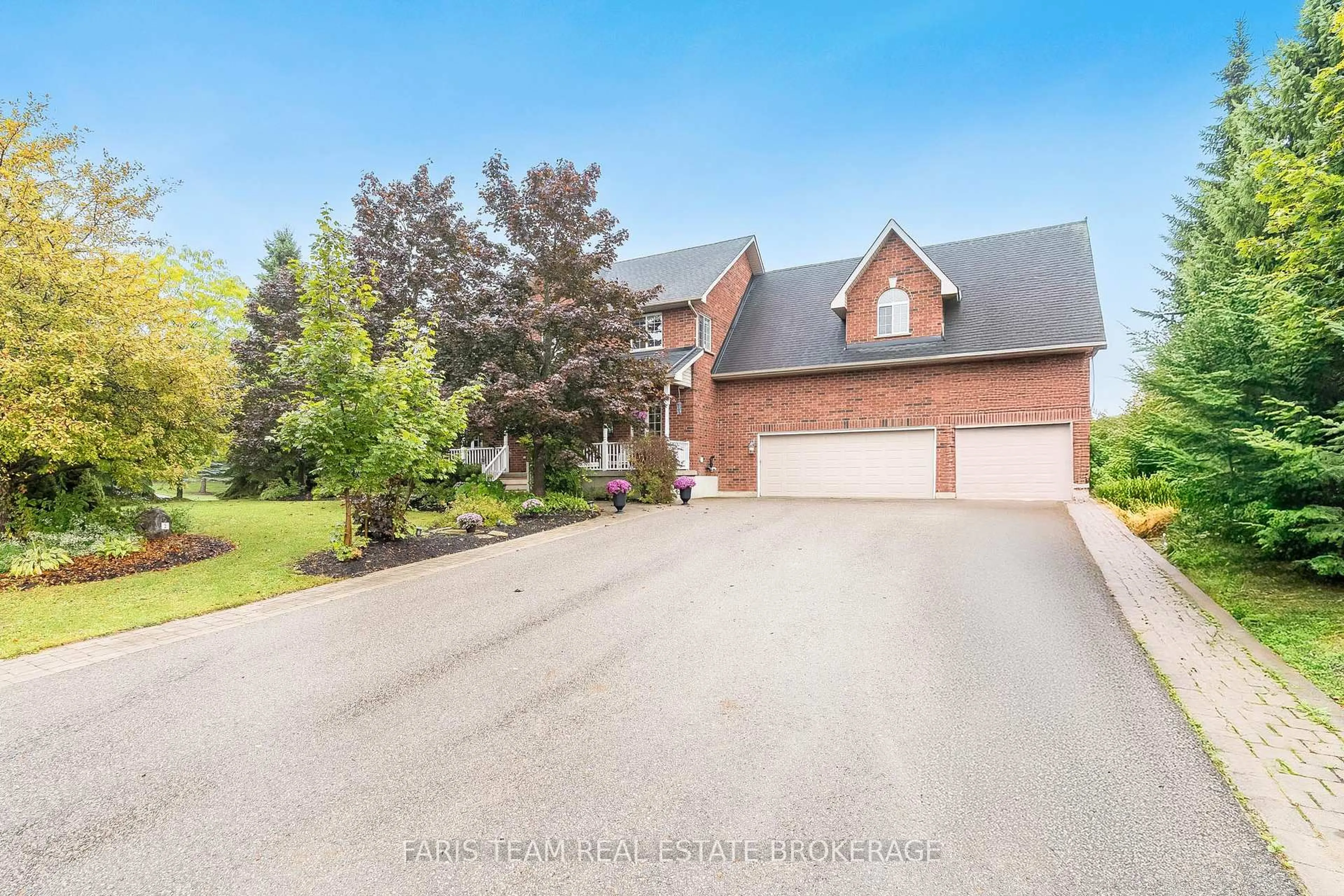 A pic from outside/outdoor area/front of a property/back of a property/a pic from drone, unknown for 2 Evergreen Lane, Essa Ontario L0L 2N0