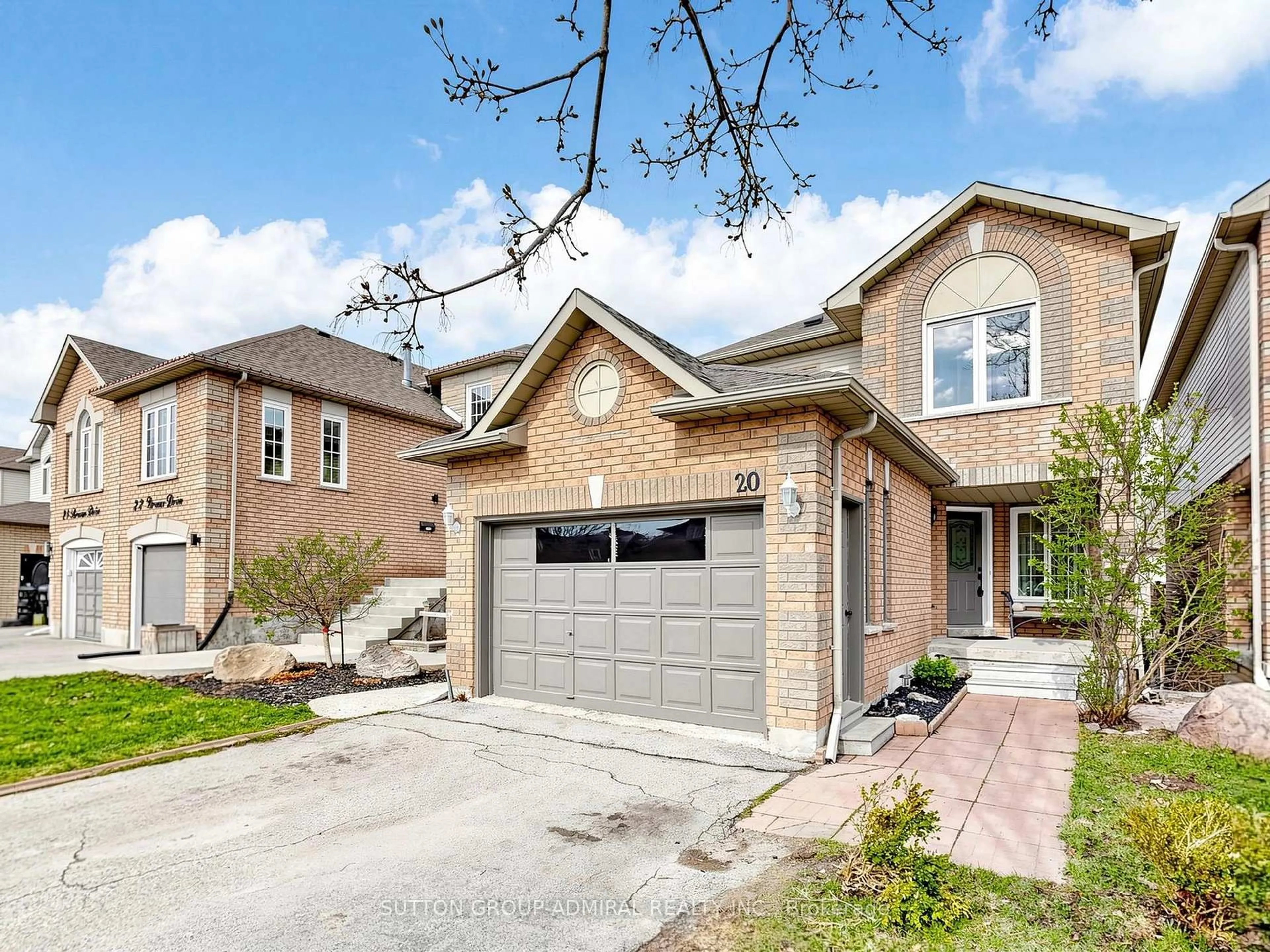 Home with brick exterior material, street for 20 Breeze Dr, Bradford West Gwillimbury Ontario L3Z 3A7
