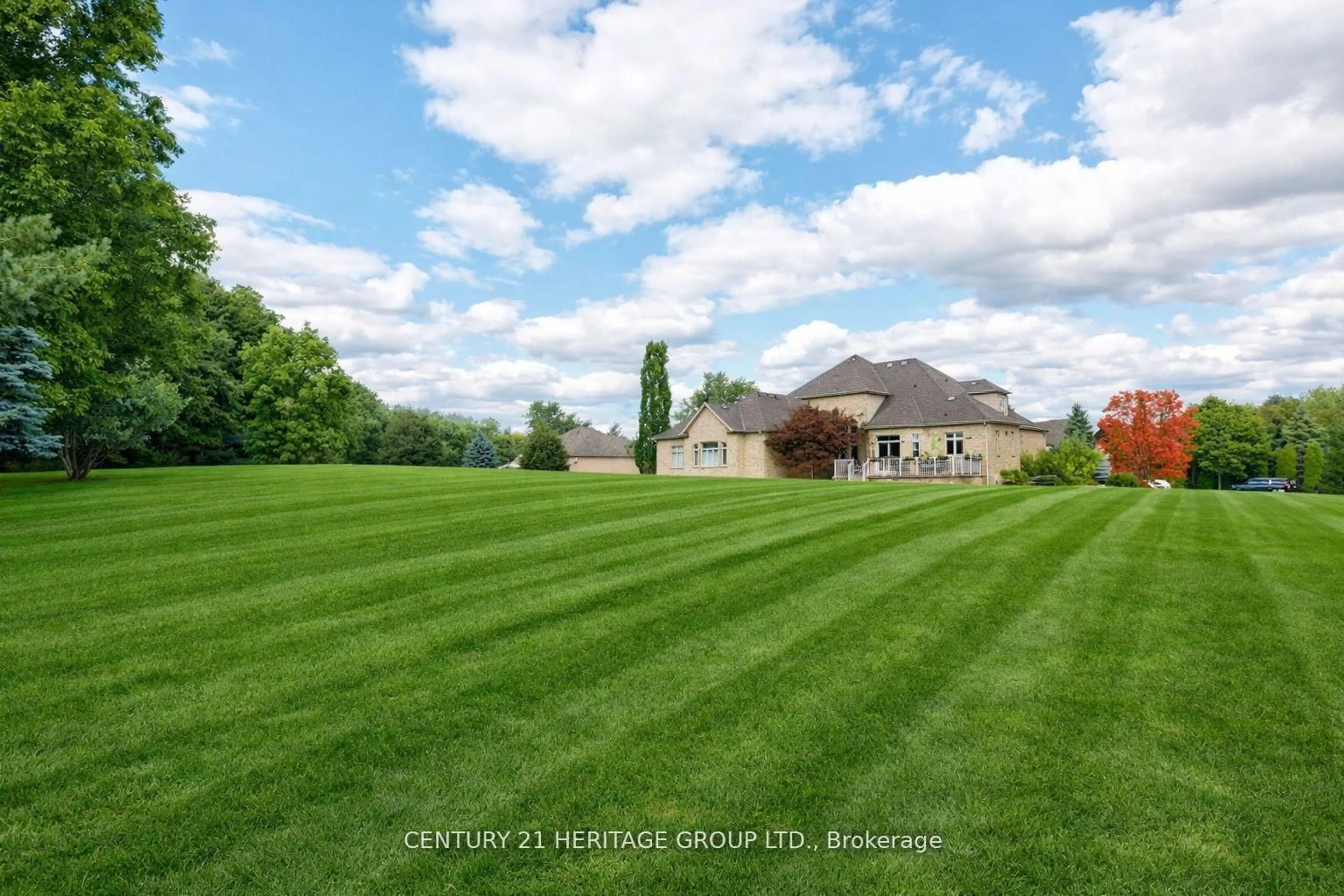 A pic from outside/outdoor area/front of a property/back of a property/a pic from drone, unknown for 12 Prince Adam Crt, King Ontario L7B 1M1