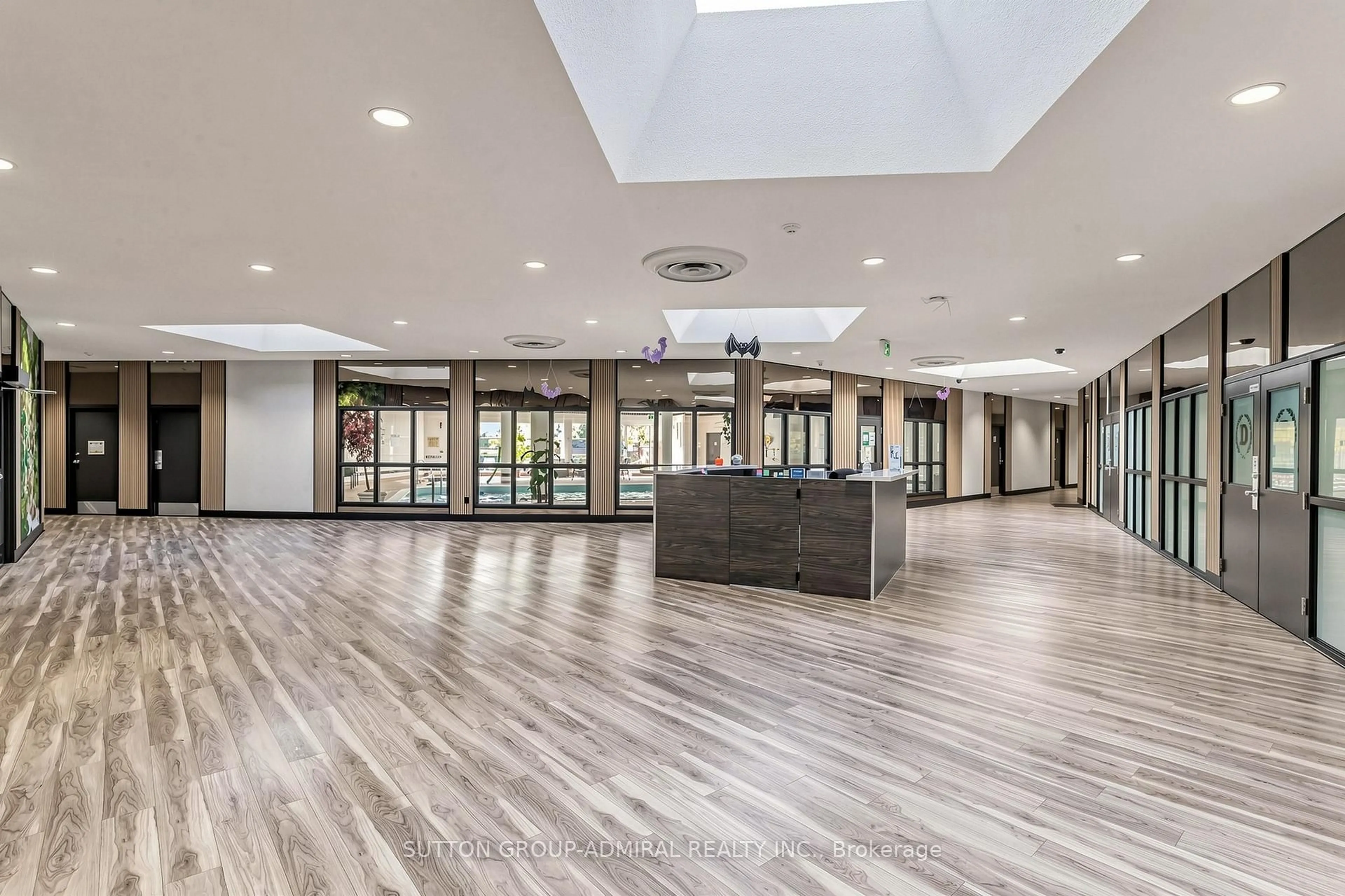 Indoor foyer for 40 Harding Blvd #514, Richmond Hill Ontario L4C 9S5