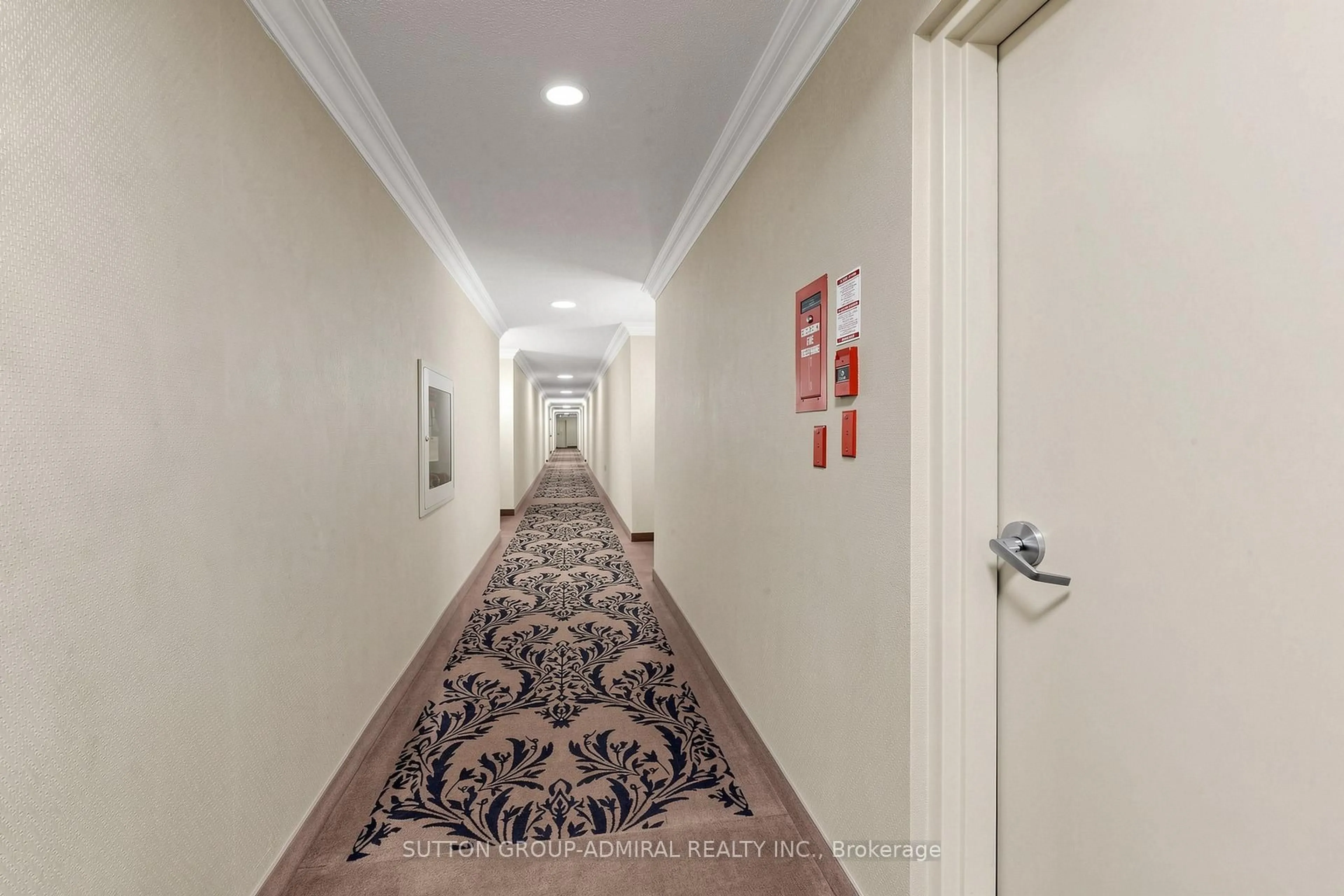 Indoor foyer for 40 Harding Blvd #514, Richmond Hill Ontario L4C 9S5