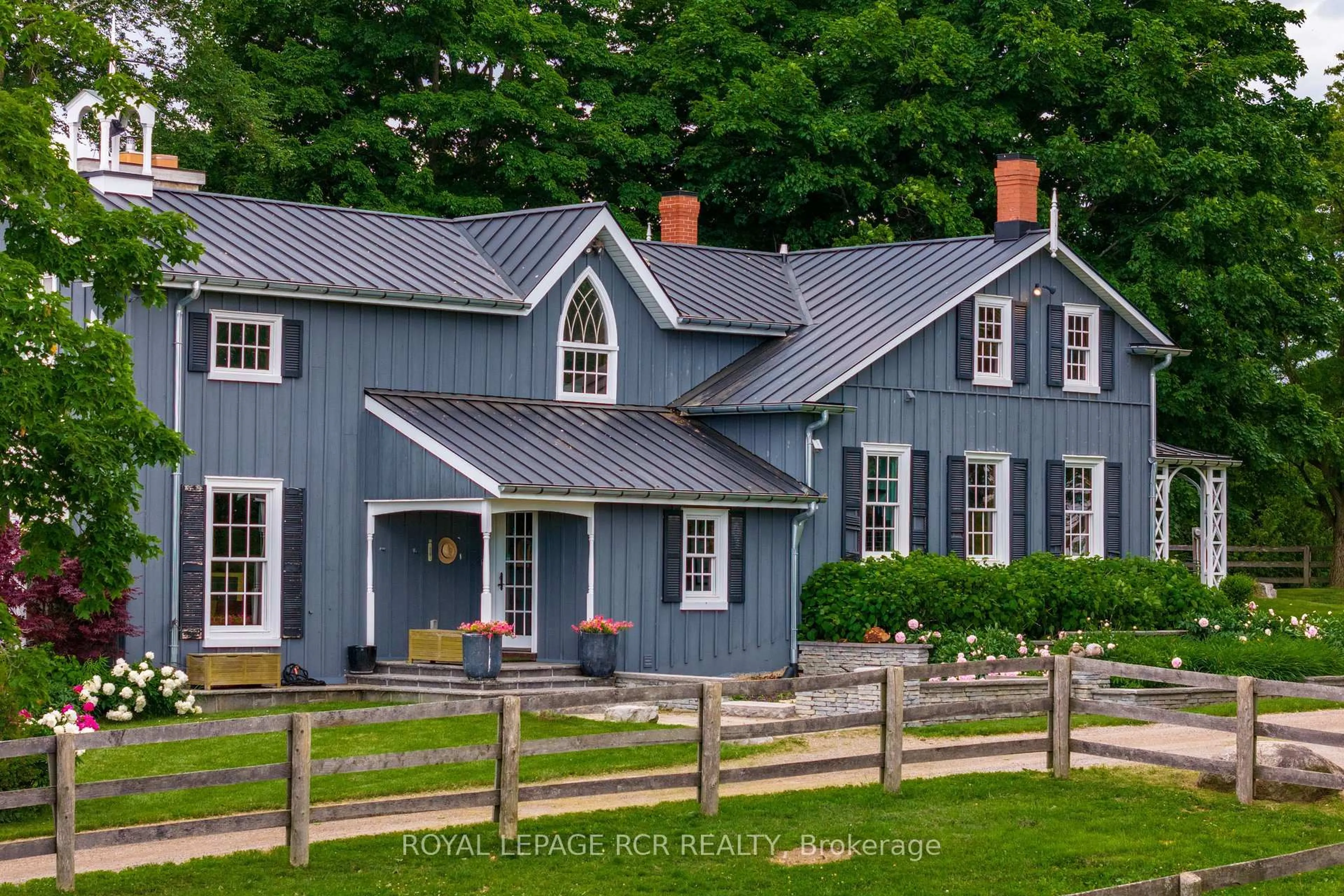 Home with vinyl exterior material, building for 3935 3rd Line, Bradford West Gwillimbury Ontario L0G 1W0