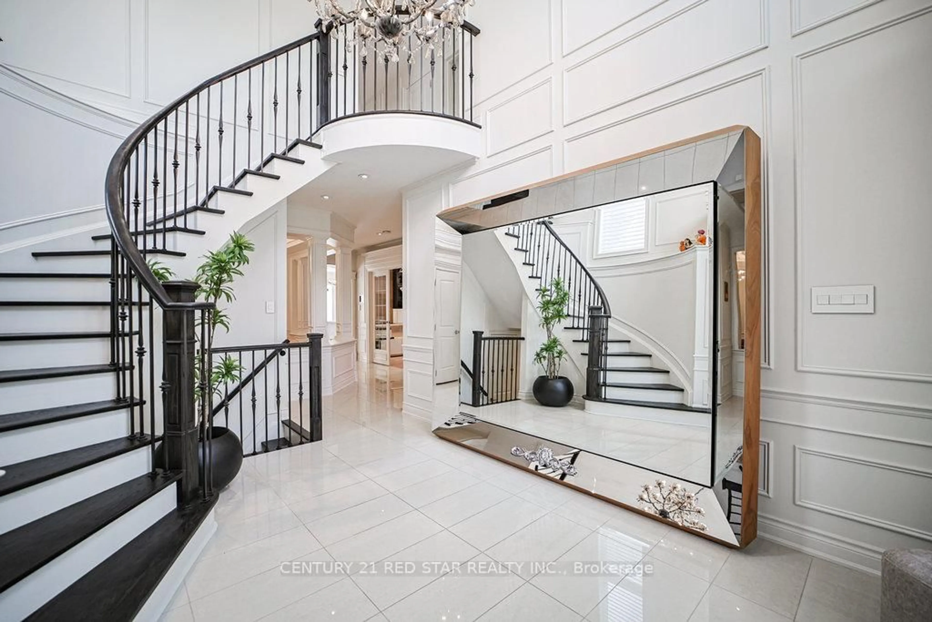 Indoor foyer for 35 Stanton Ave, Vaughan Ontario L4H 0V5