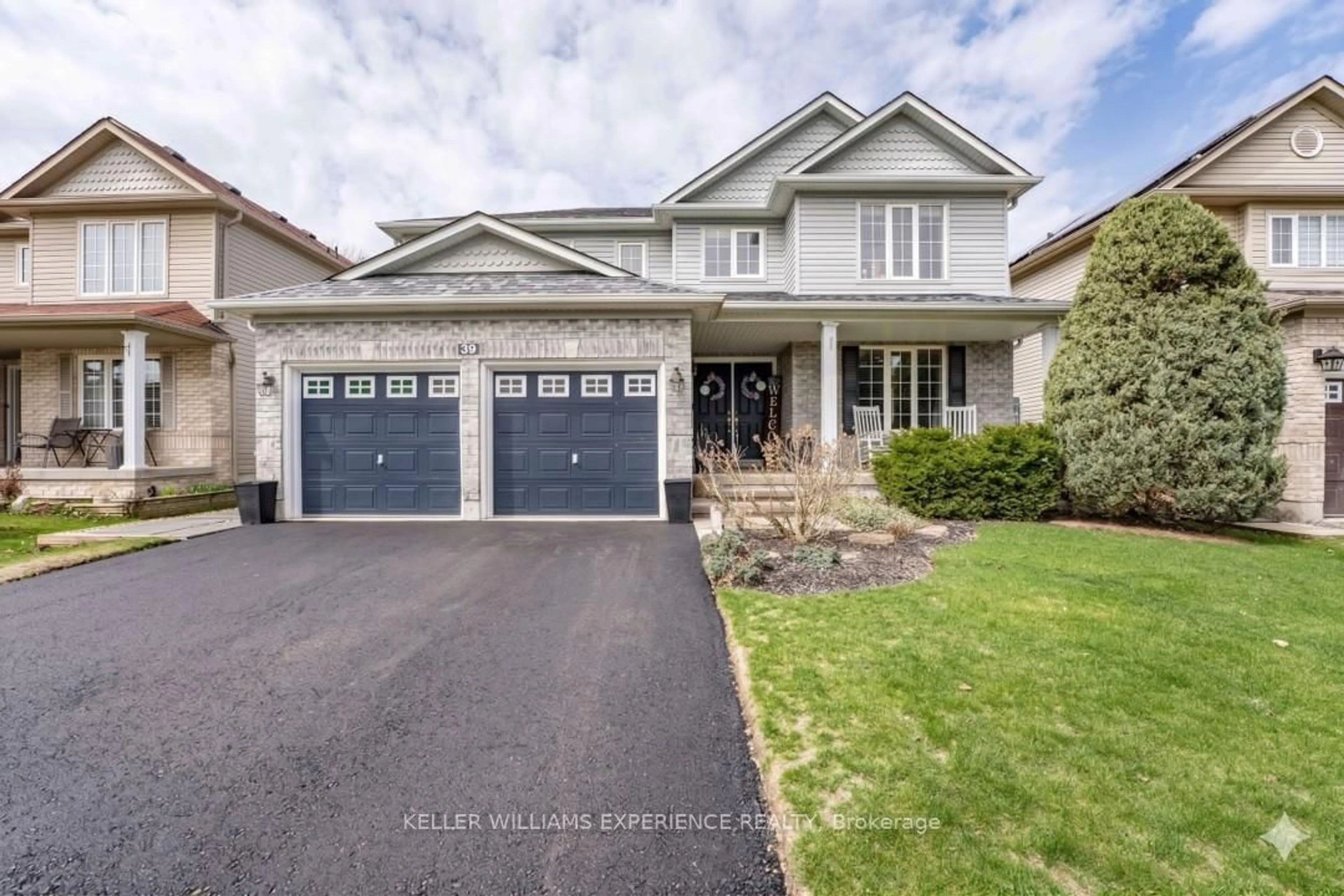 Home with vinyl exterior material, street for 39 Stonemount Cres, Essa Ontario L3W 0C5