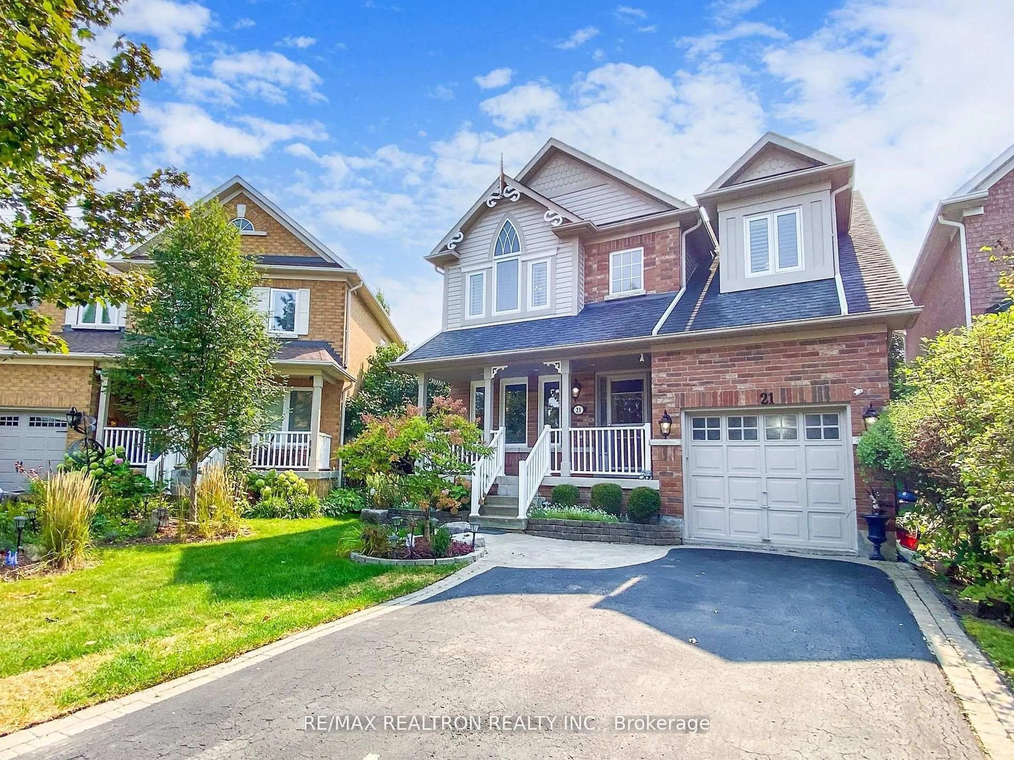 Home with brick exterior material, street for 21 Watkins Glen Cres, Aurora Ontario L4G 7P3