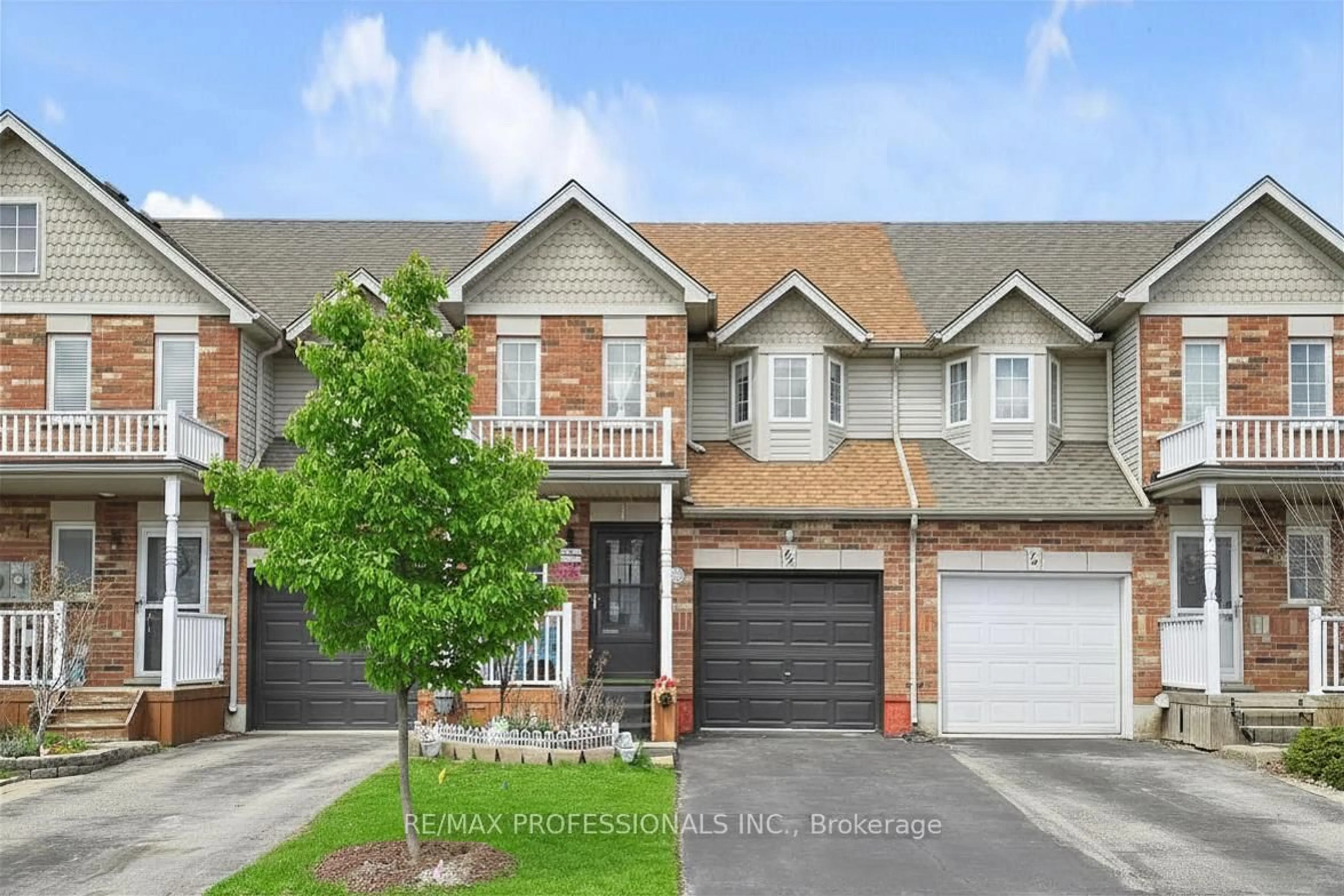 Home with brick exterior material, street for 44 Shephard Ave, New Tecumseth Ontario L9R 2E8