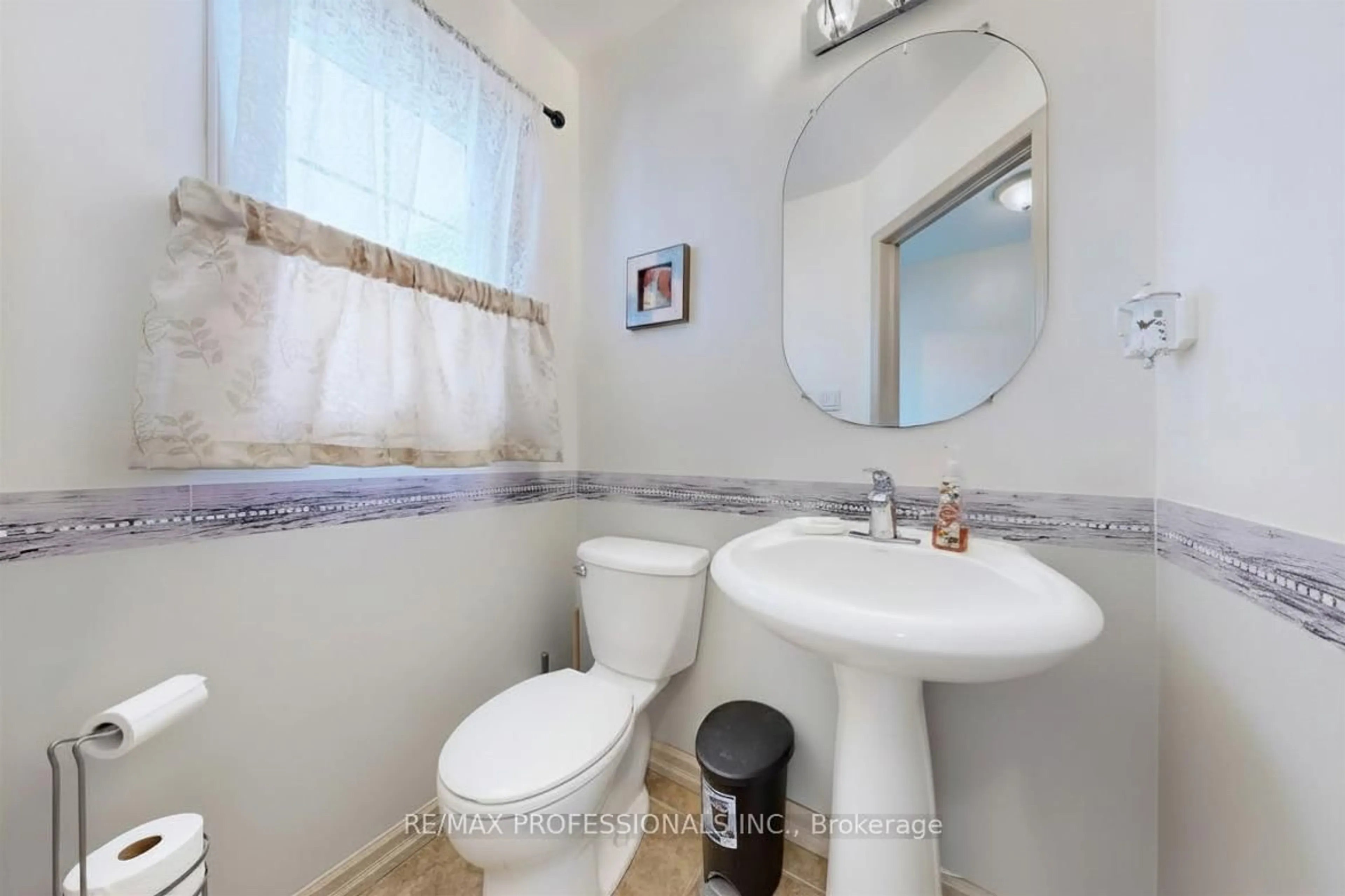 Standard bathroom, ceramic/tile floor for 44 Shephard Ave, New Tecumseth Ontario L9R 2E8