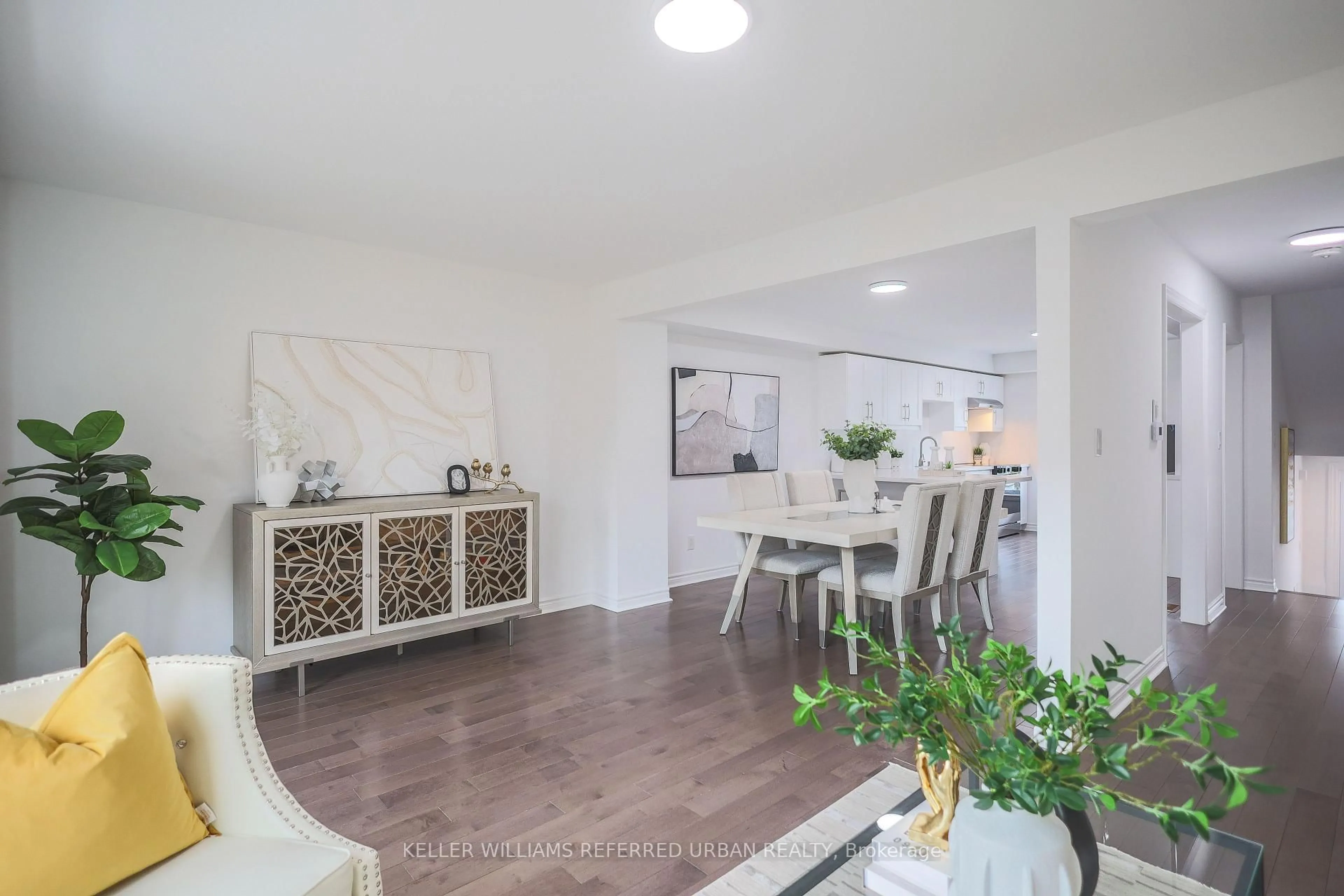 Indoor entryway for 11 Plaisance Rd #4, Richmond Hill Ontario L4C 5H1