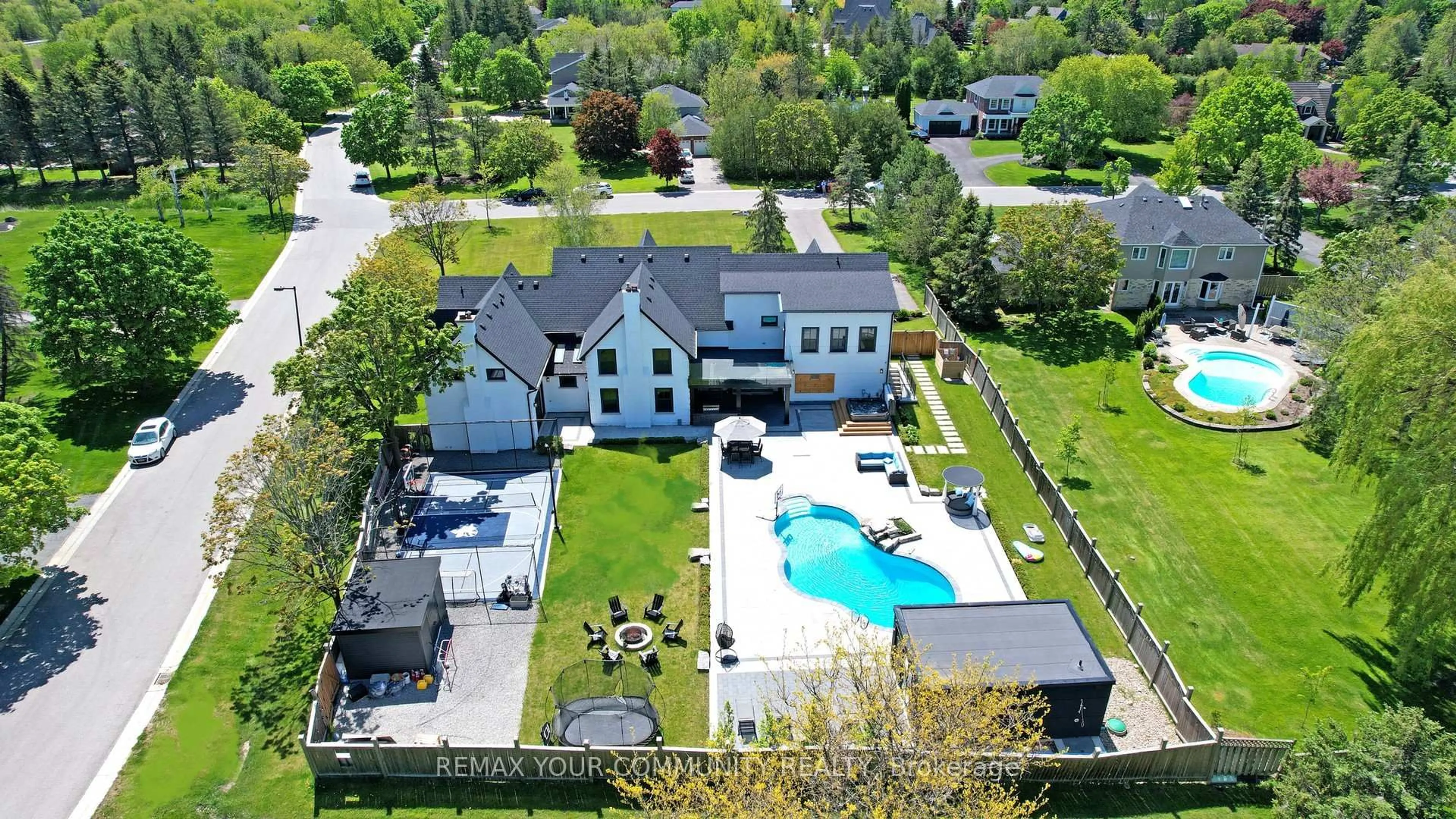 A pic from outside/outdoor area/front of a property/back of a property/a pic from drone, street for 557 Aintree Dr, Whitchurch-Stouffville Ontario L4A 7H2