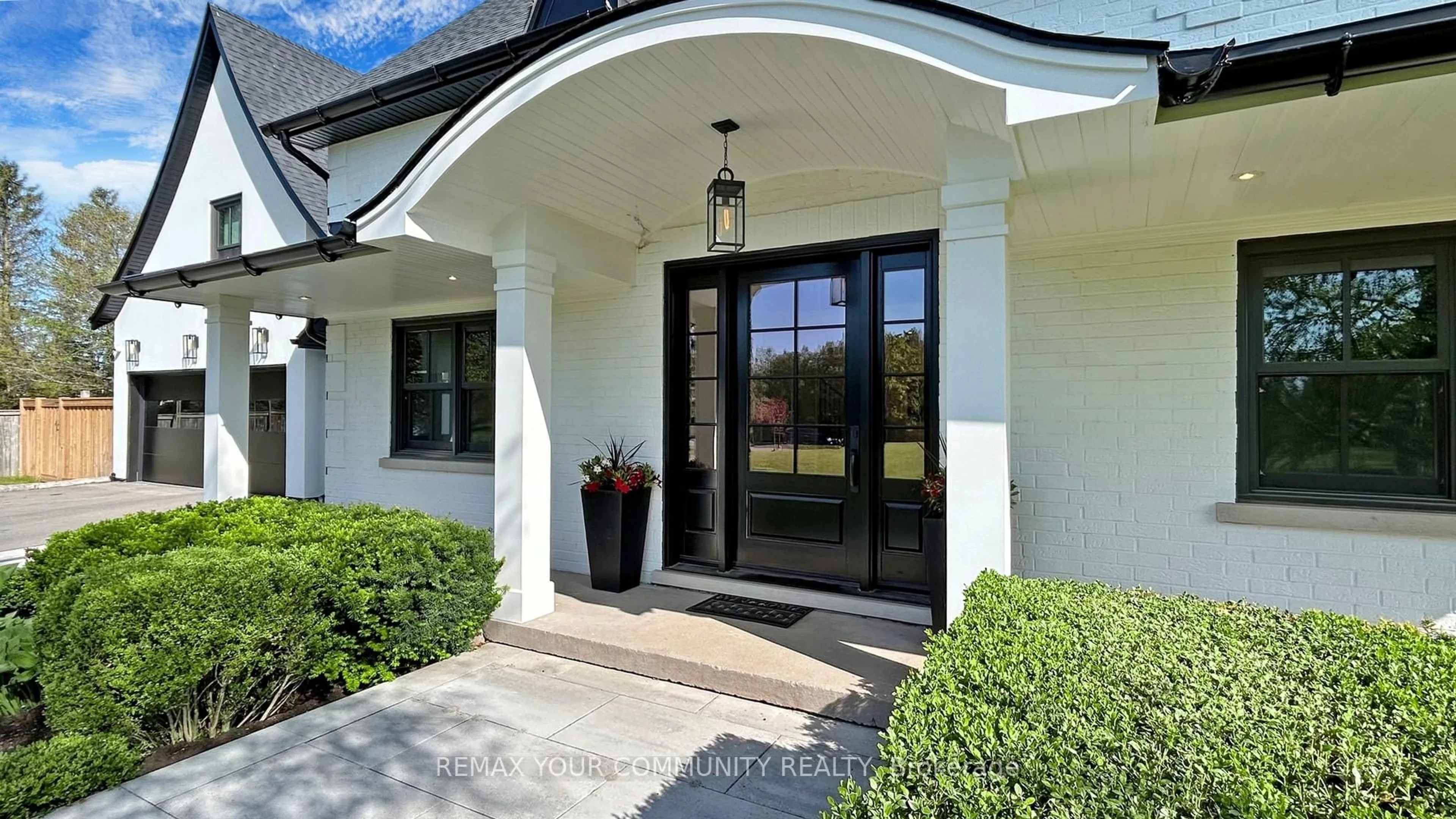 Indoor entryway for 557 Aintree Dr, Whitchurch-Stouffville Ontario L4A 7H2