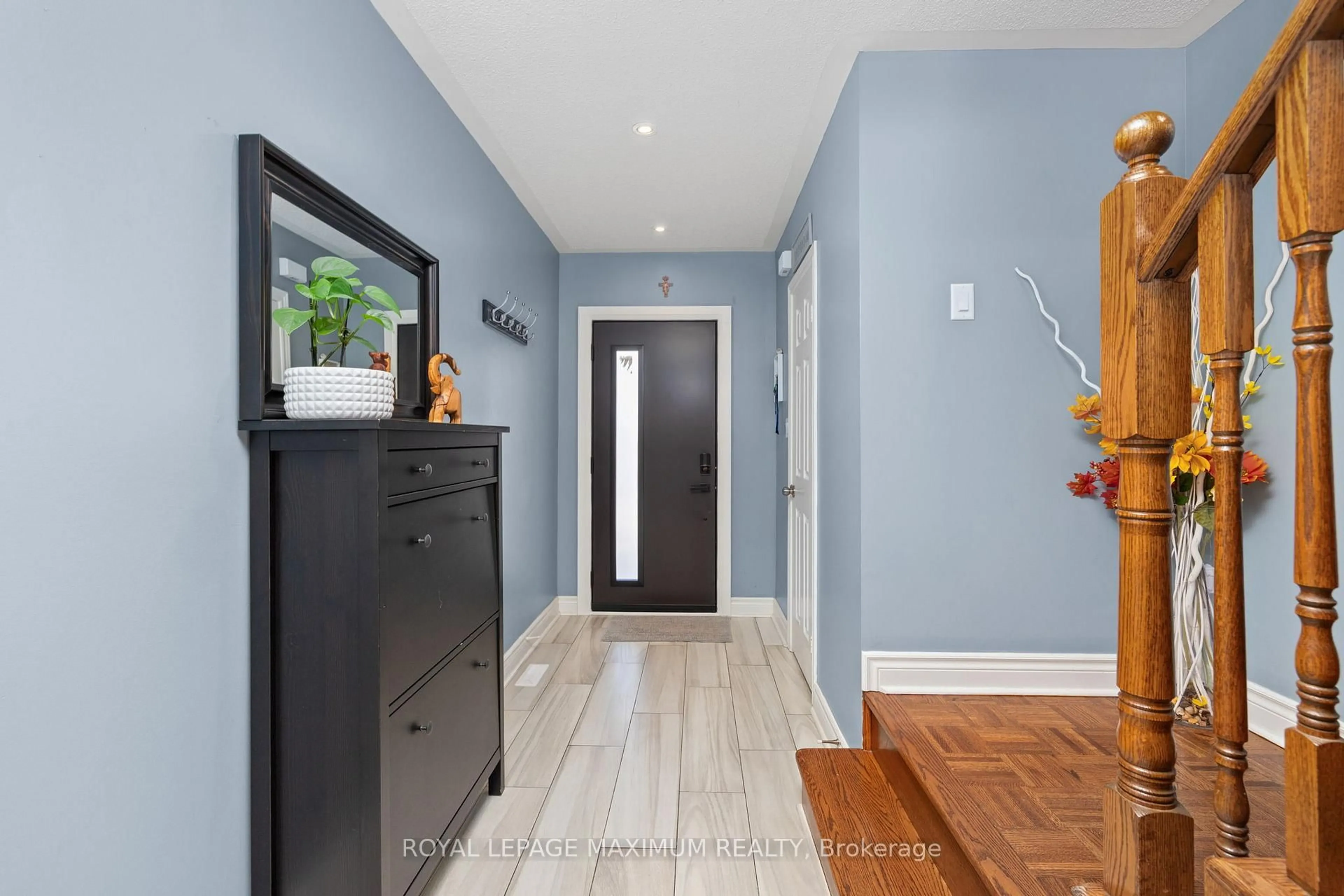 Indoor entryway for 52 Pottery Pl, Vaughan Ontario L4L 9H6