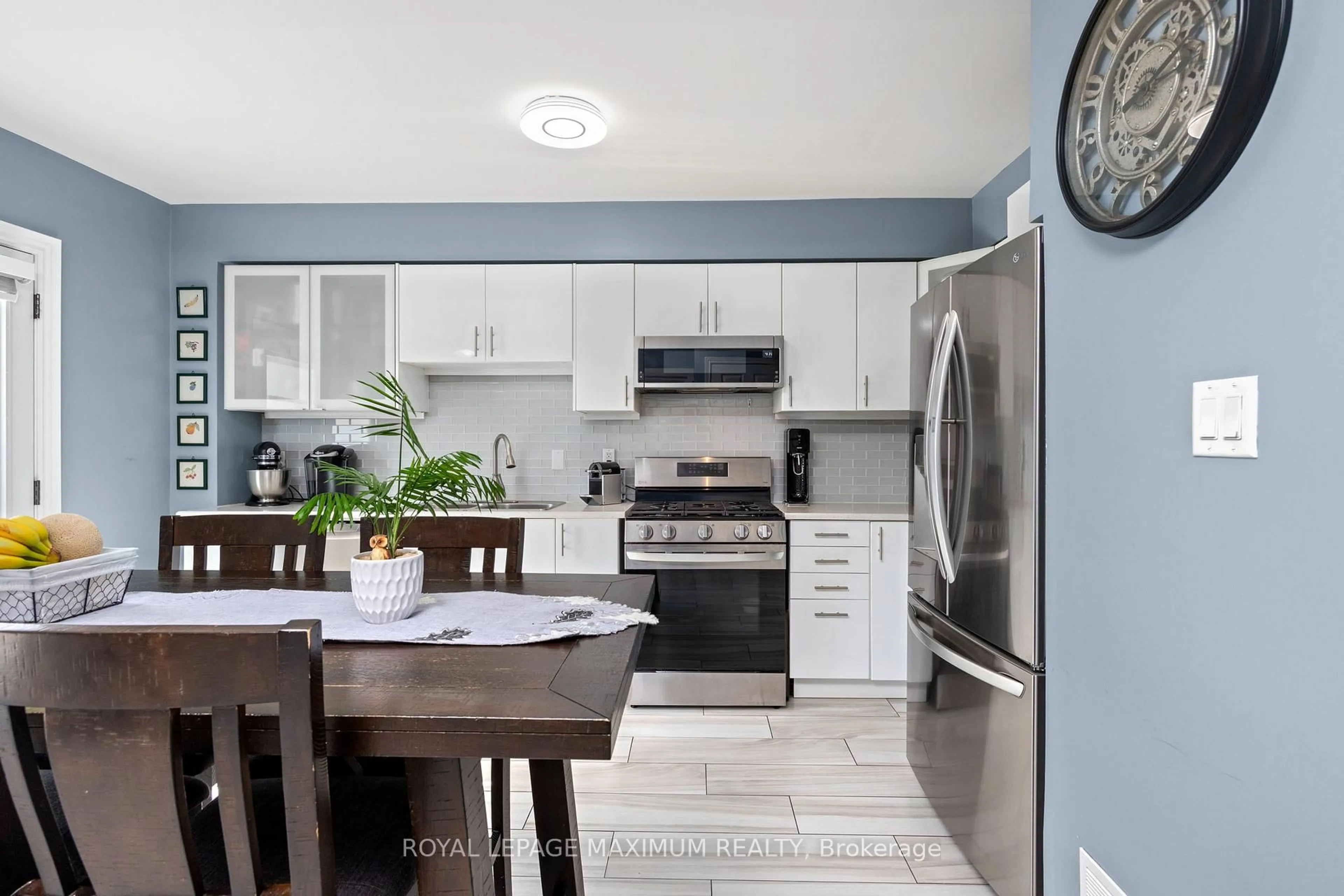 Open concept kitchen, ceramic/tile floor for 52 Pottery Pl, Vaughan Ontario L4L 9H6