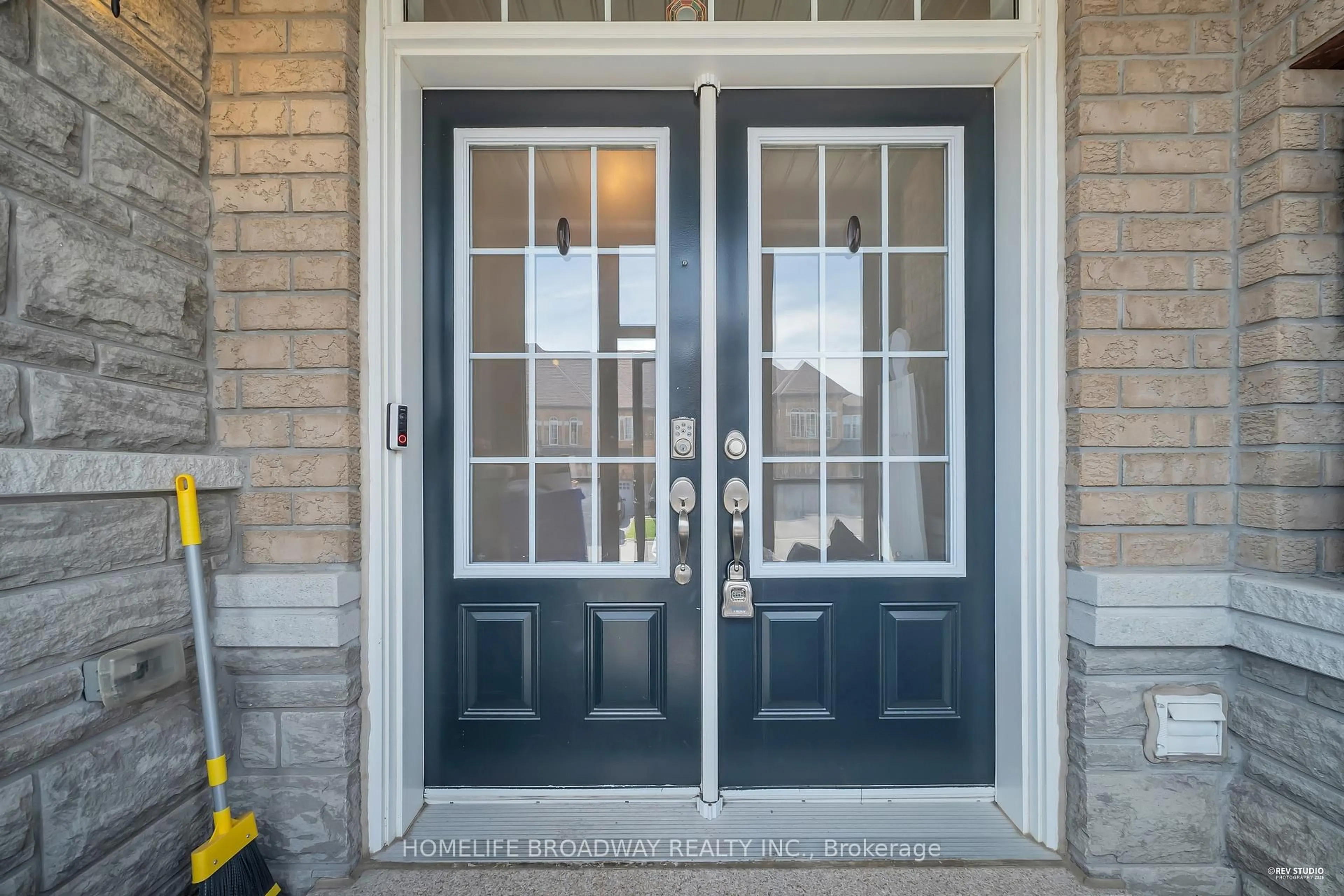 Indoor entryway for 28 Paper Mills Cres, Richmond Hill Ontario L4E 0V5