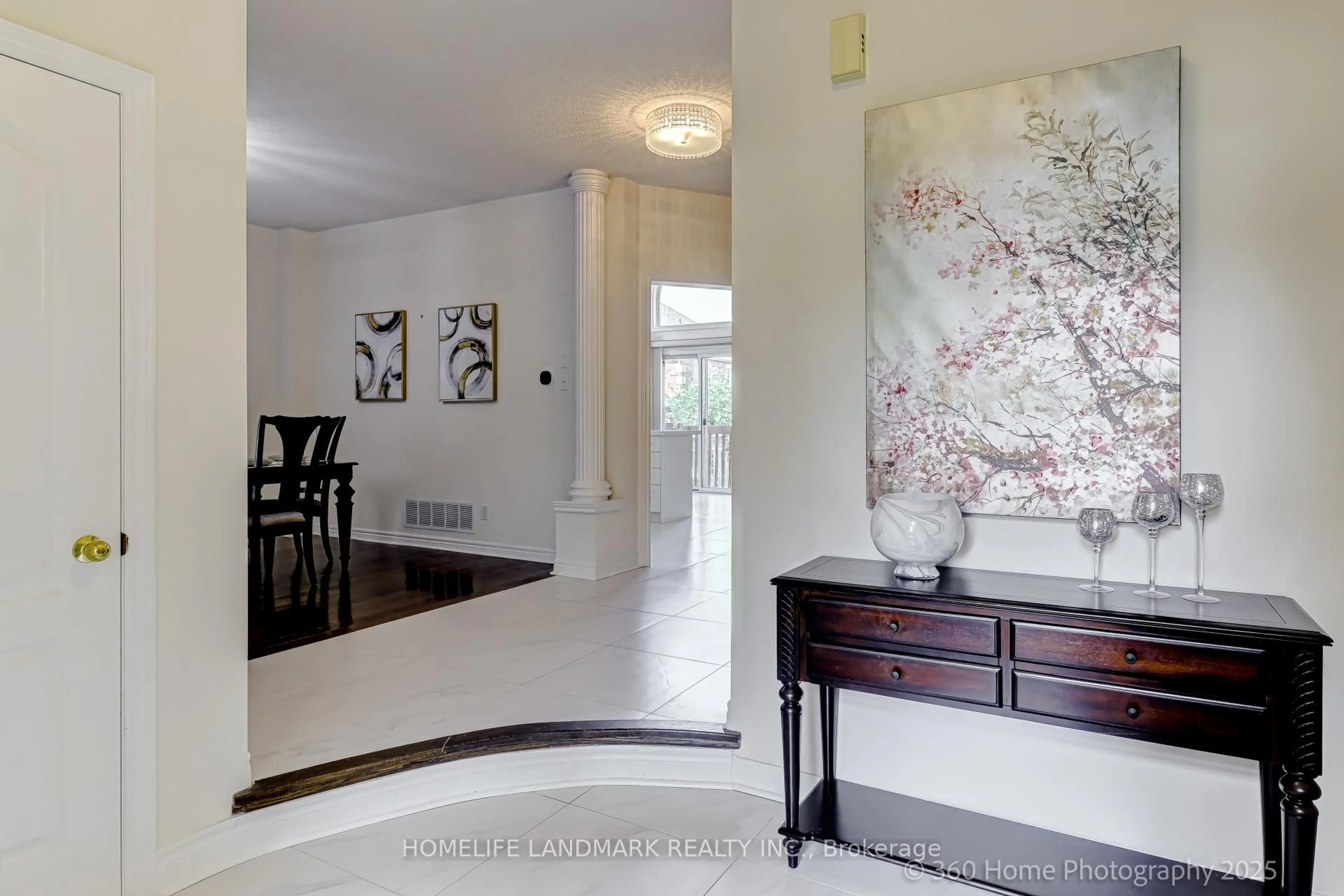 Indoor foyer for 211 Frank Endean Rd, Richmond Hill Ontario L4S 2C6