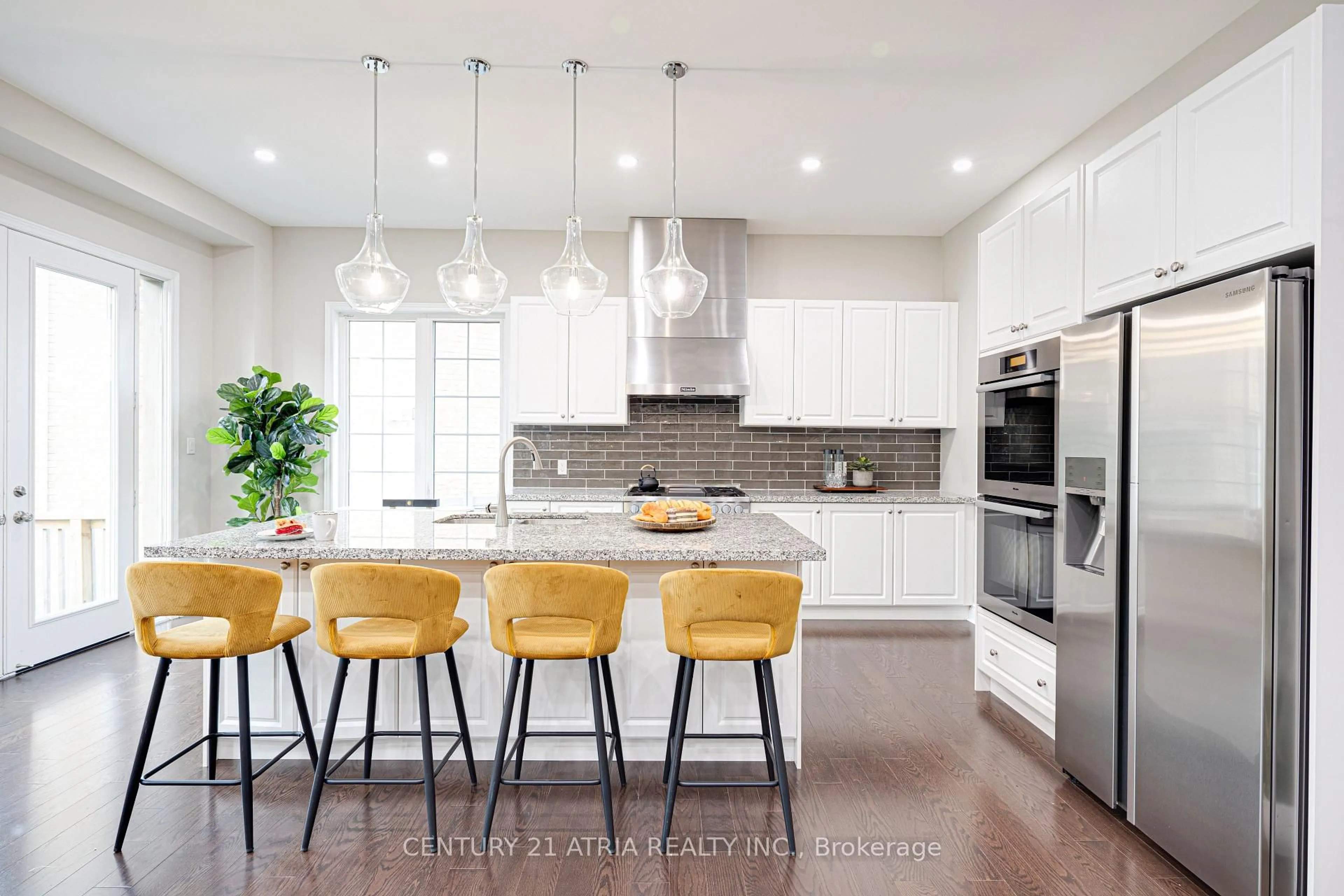 Contemporary kitchen, ceramic/tile floor for 19 Match Point Crt, Aurora Ontario L4G 3J1