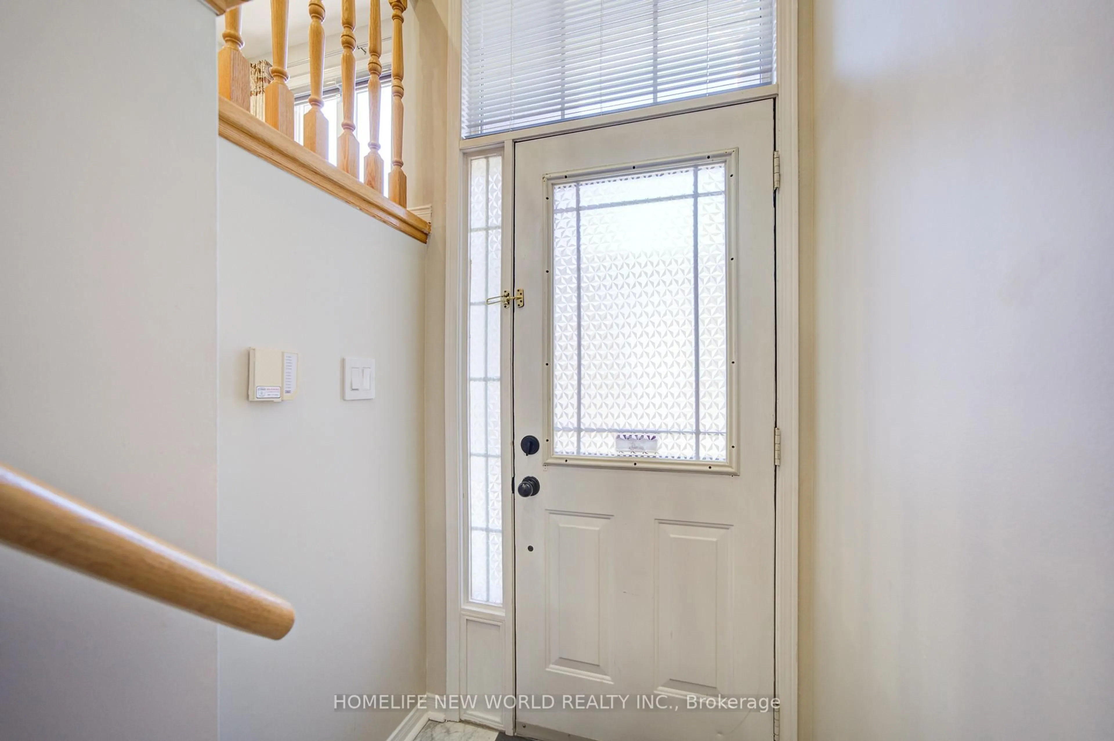 Indoor entryway for 12 Azalea Gateway, Markham Ontario L3T 7T8