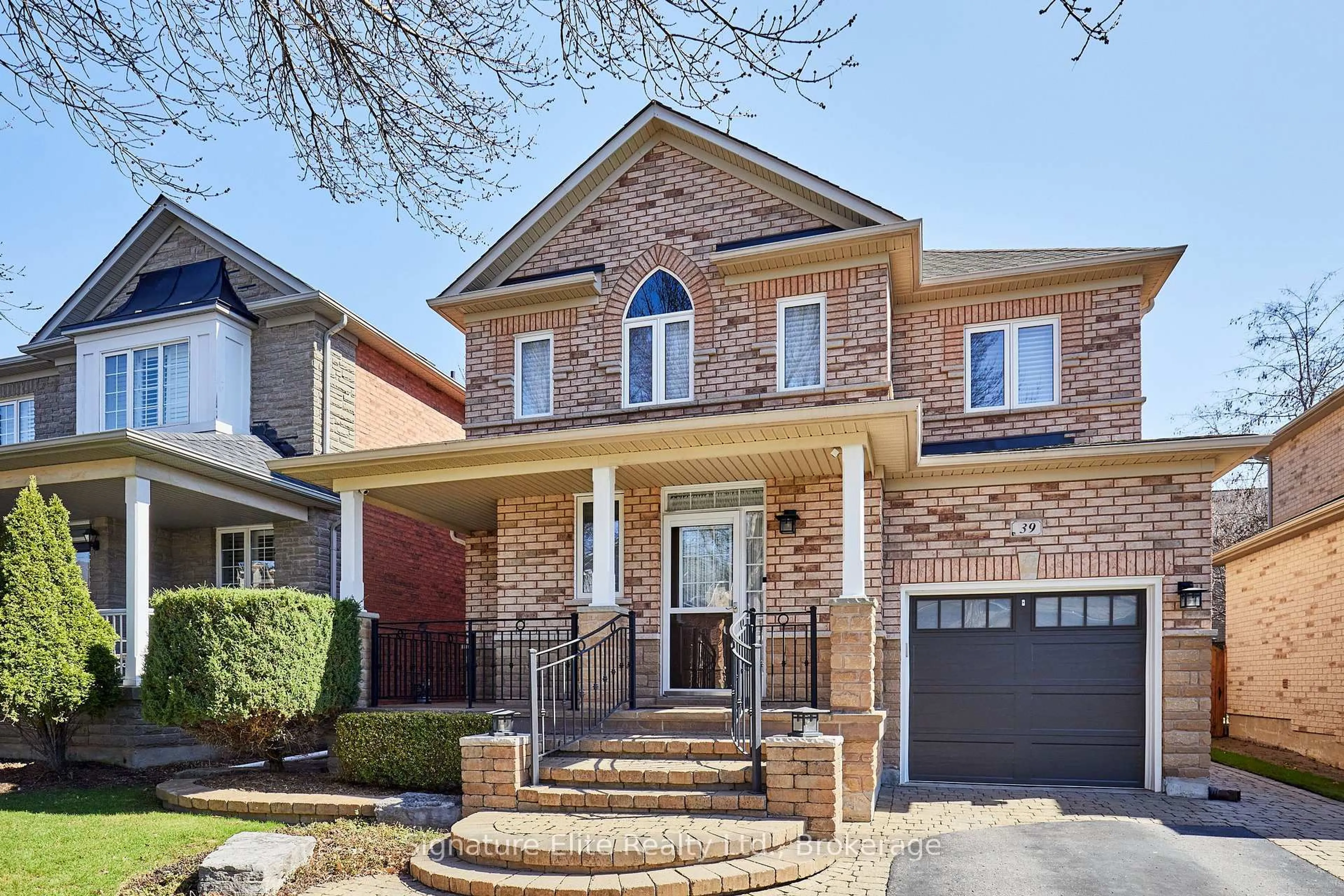 Home with brick exterior material, street for 39 Perivale Gdns, Aurora Ontario L4G 7P6