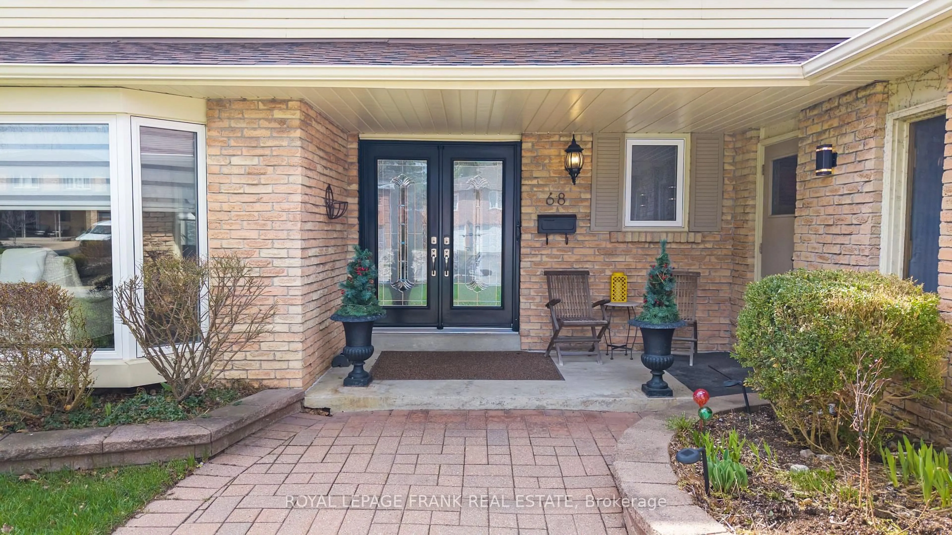 Indoor entryway for 68 Burling Pl, Newmarket Ontario L3Y 5W4