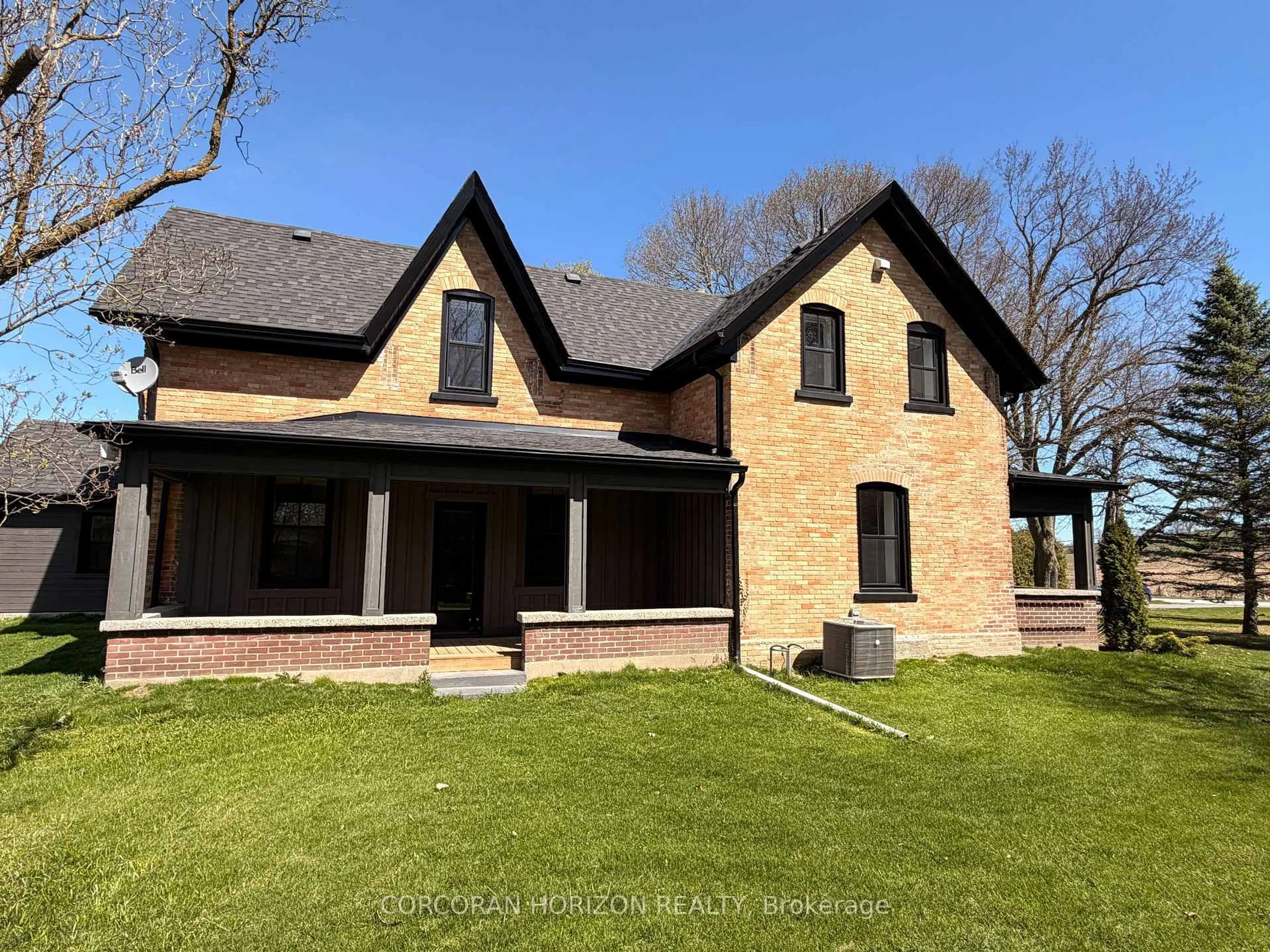 Home with brick exterior material, unknown for 19572 Centre St, East Gwillimbury Ontario L0G 1M0