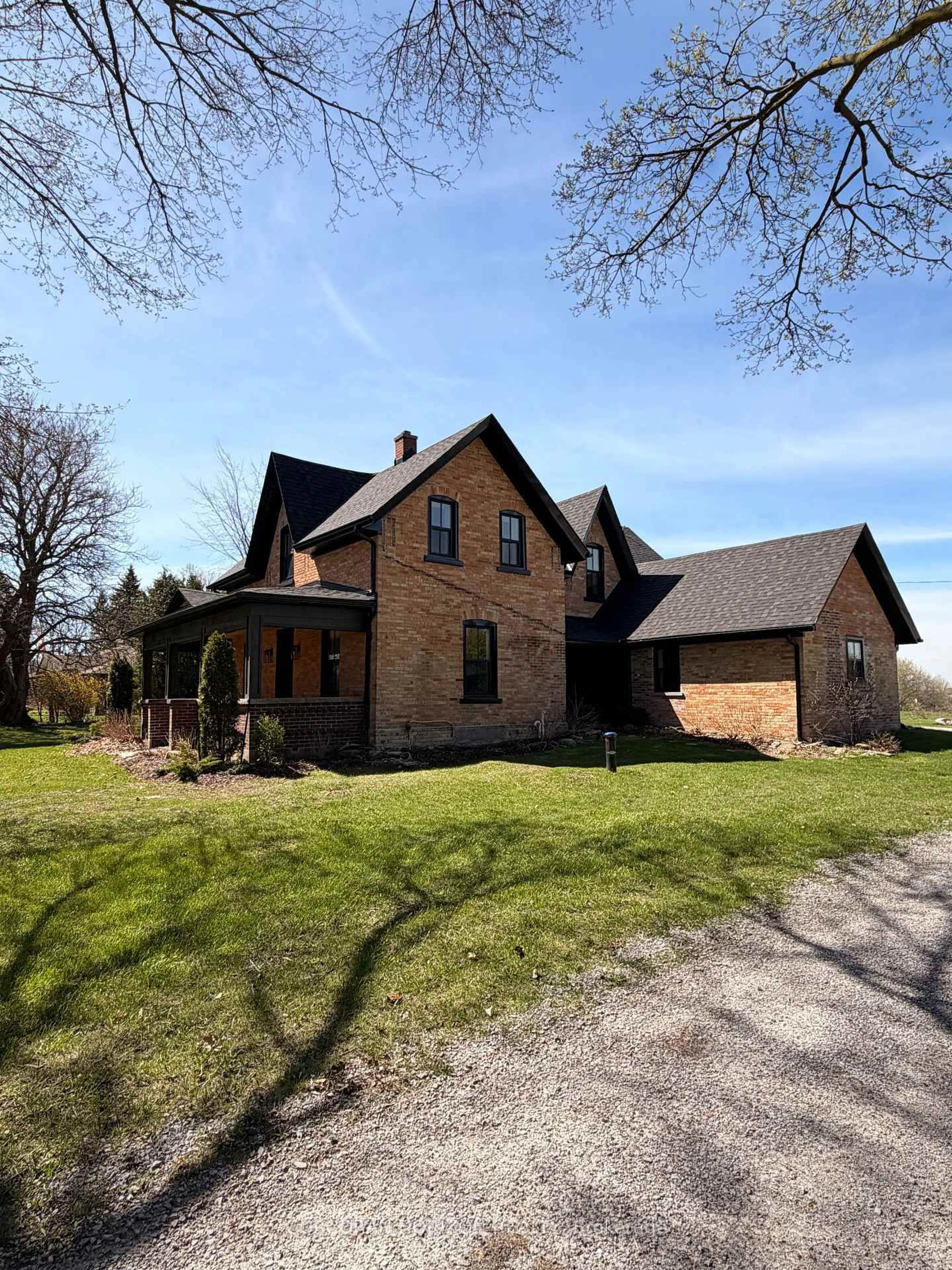 Home with brick exterior material, building for 19572 Centre St, East Gwillimbury Ontario L0G 1M0