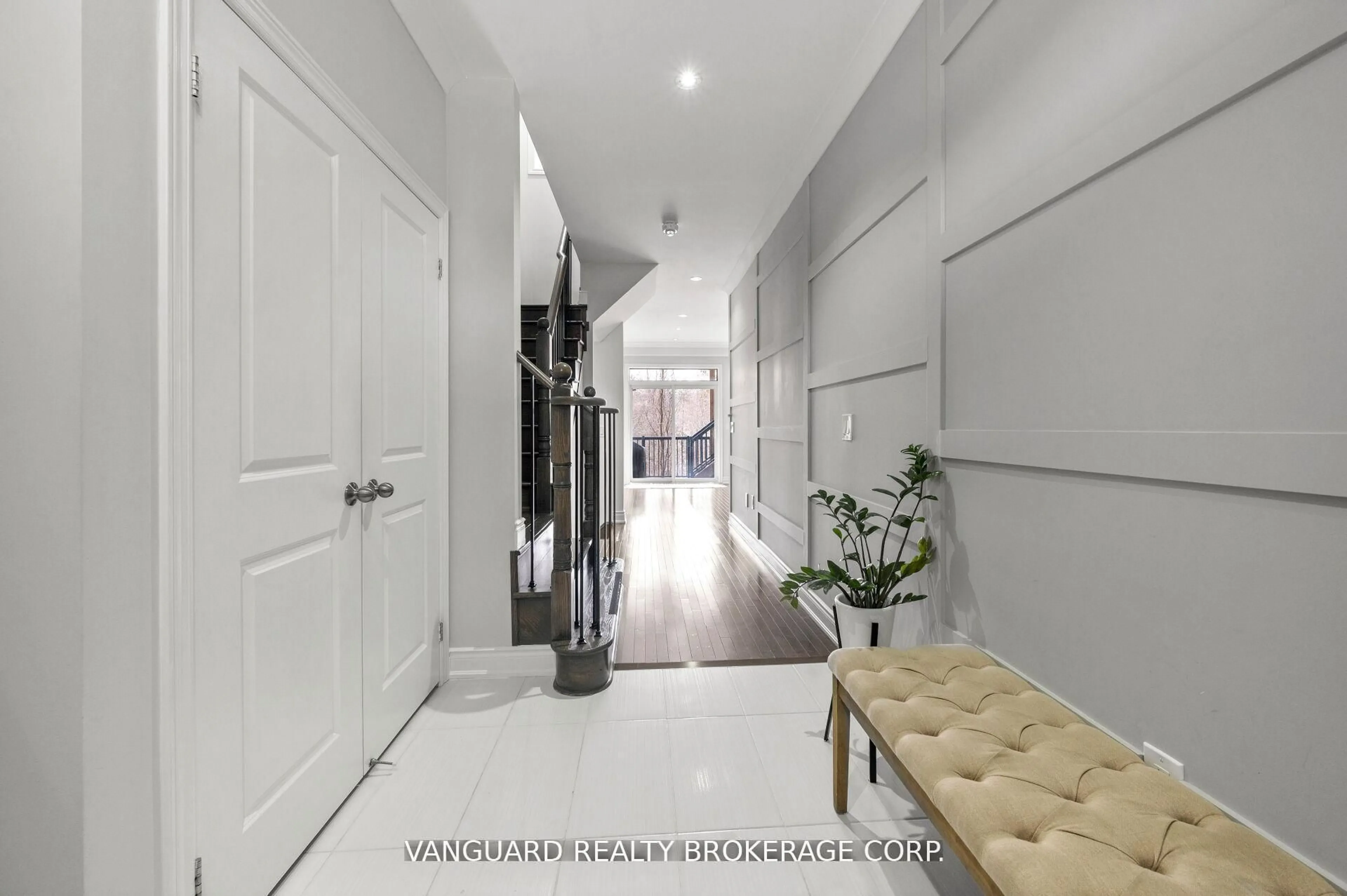 Indoor entryway for 8331 Islington Ave, Vaughan Ontario L4L 1X1
