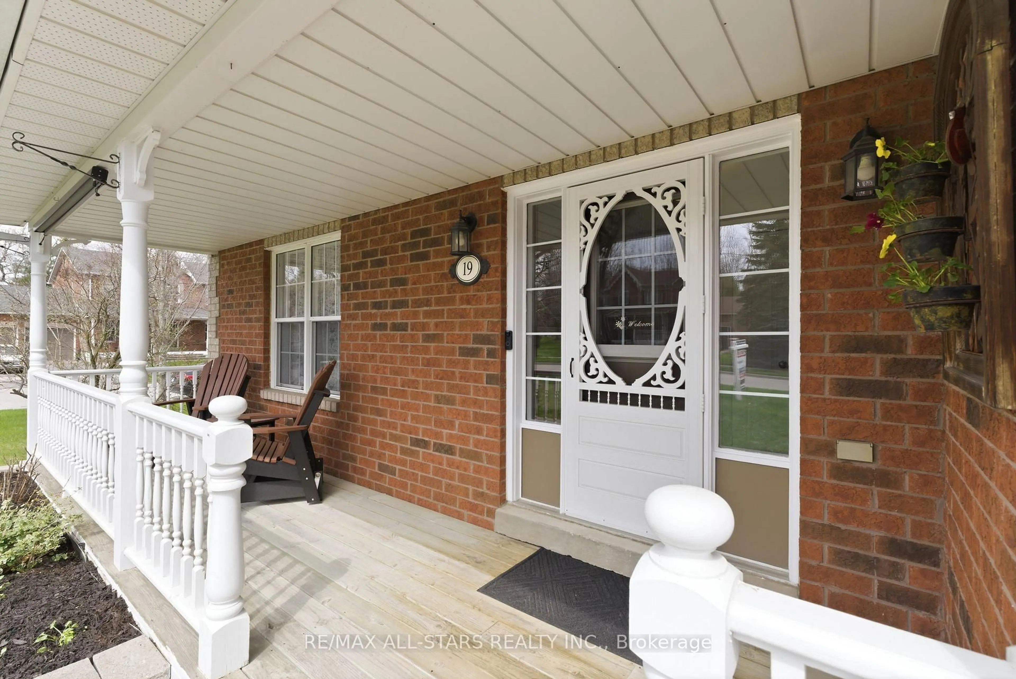 Unknown for 19 Galloway Cres, Uxbridge Ontario L9P 1W8