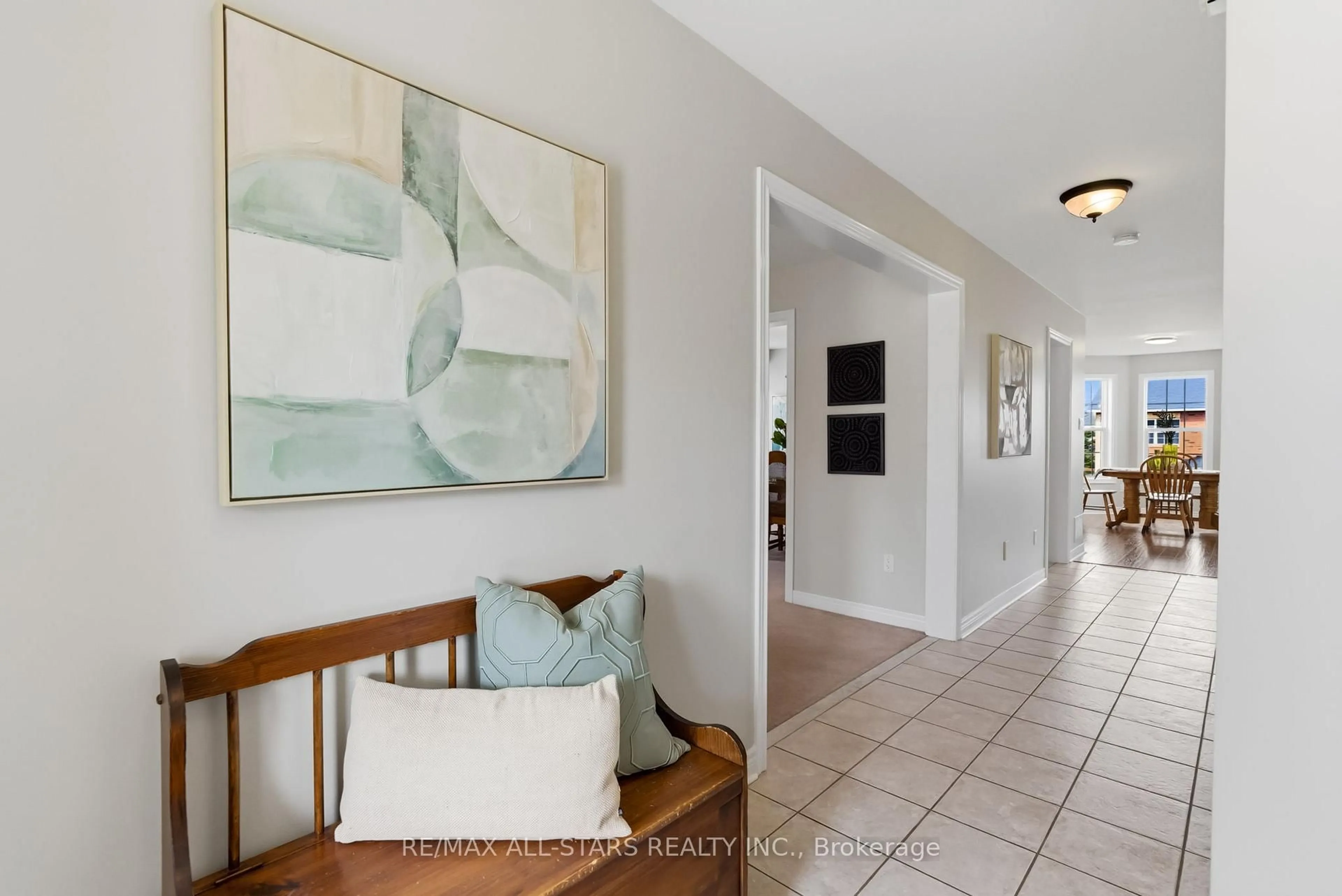 Indoor entryway for 19 Galloway Cres, Uxbridge Ontario L9P 1W8