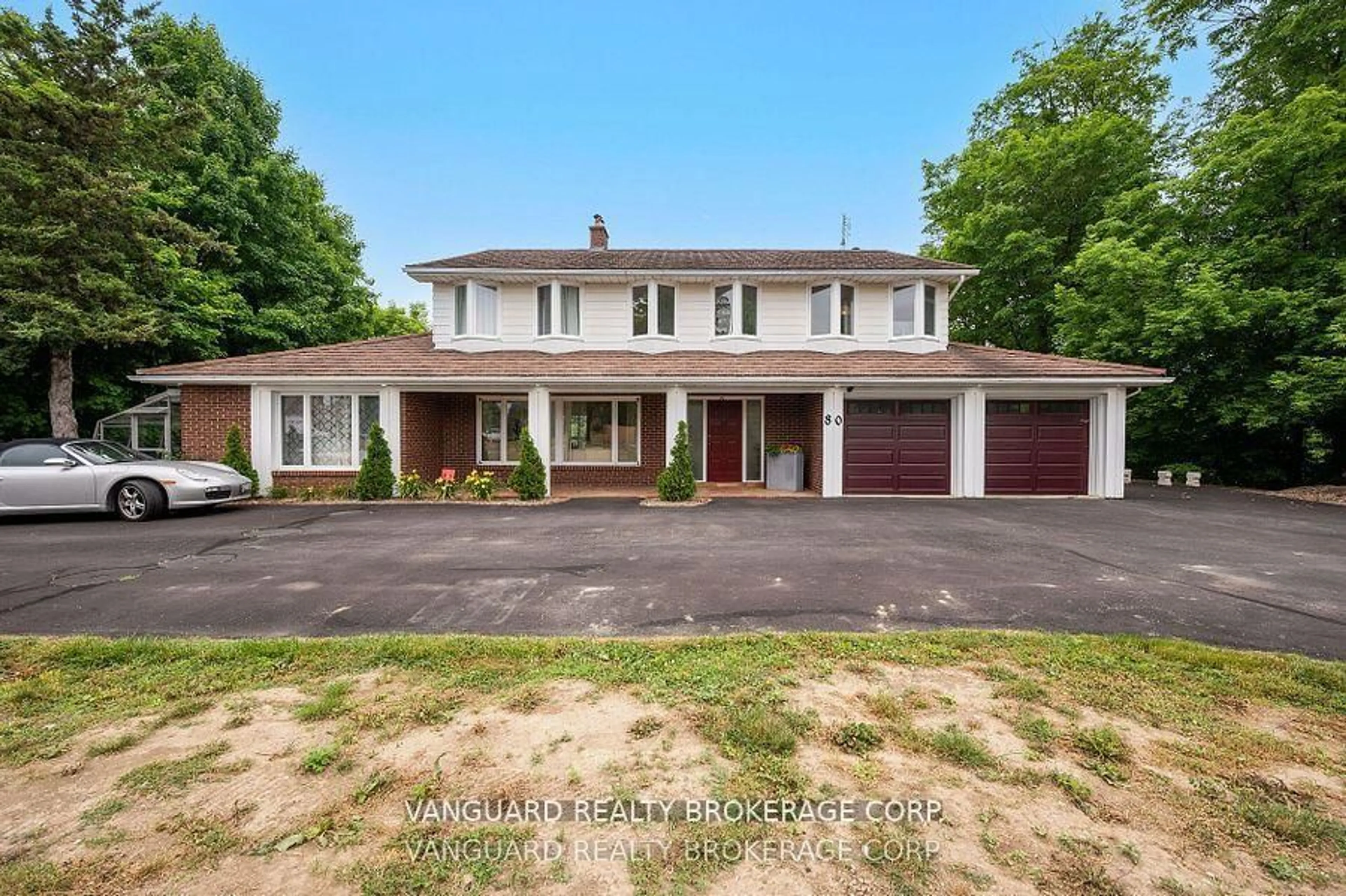 A pic from outside/outdoor area/front of a property/back of a property/a pic from drone, street for 80 Kleins Cres, Vaughan Ontario L0J 1C0