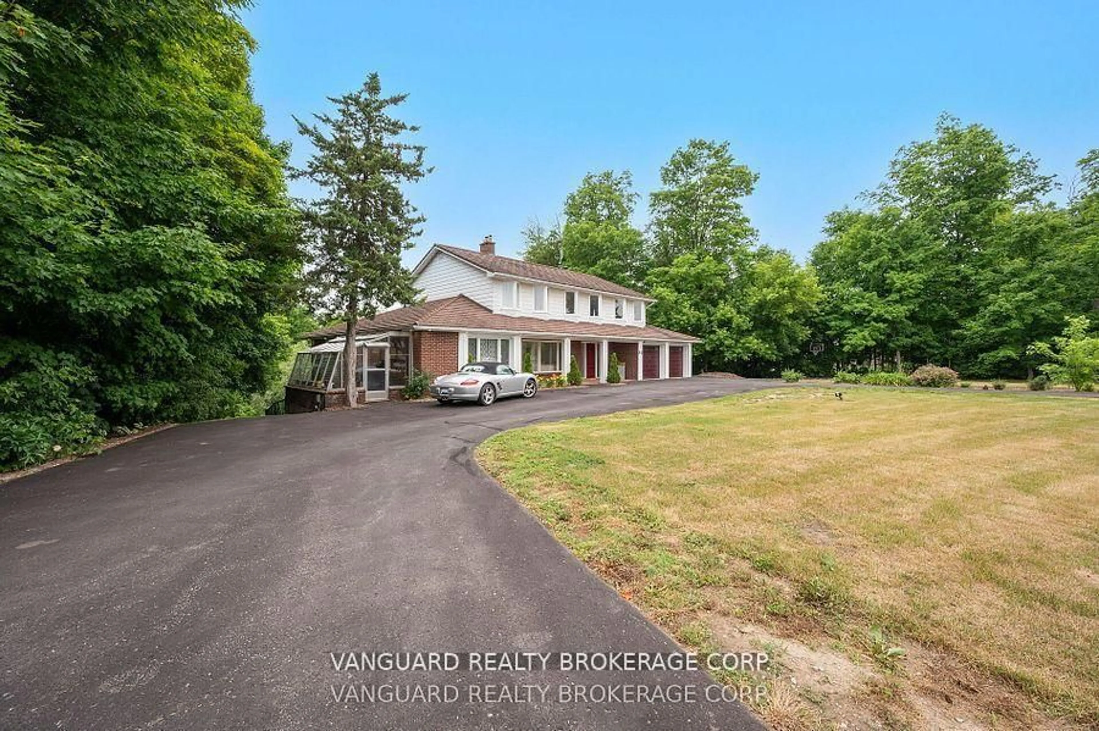 A pic from outside/outdoor area/front of a property/back of a property/a pic from drone, unknown for 80 Kleins Cres, Vaughan Ontario L0J 1C0