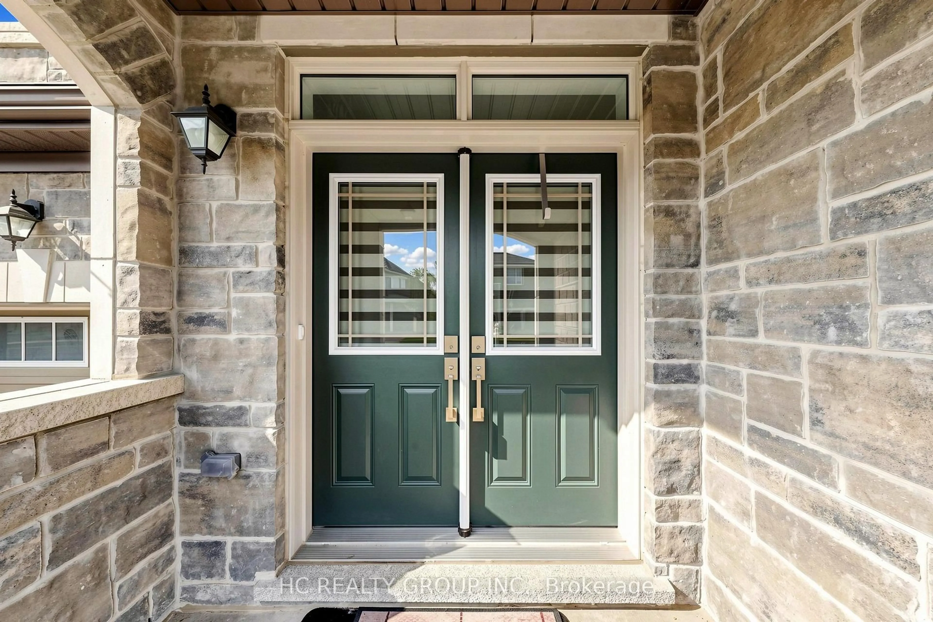 Indoor entryway for 79 Silk Twist Dr, East Gwillimbury Ontario L9N 0W4