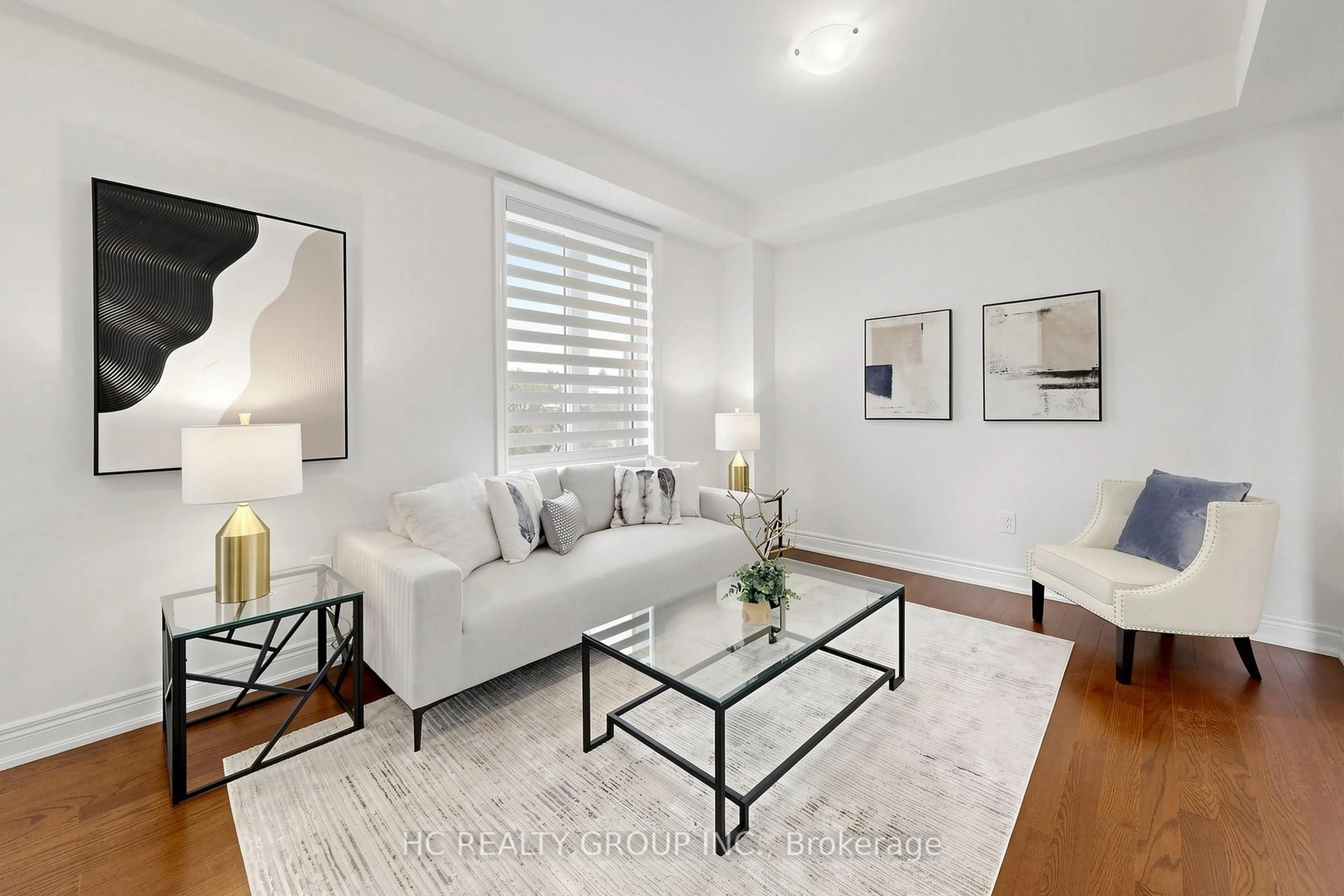 Living room with furniture, unknown for 79 Silk Twist Dr, East Gwillimbury Ontario L9N 0W4