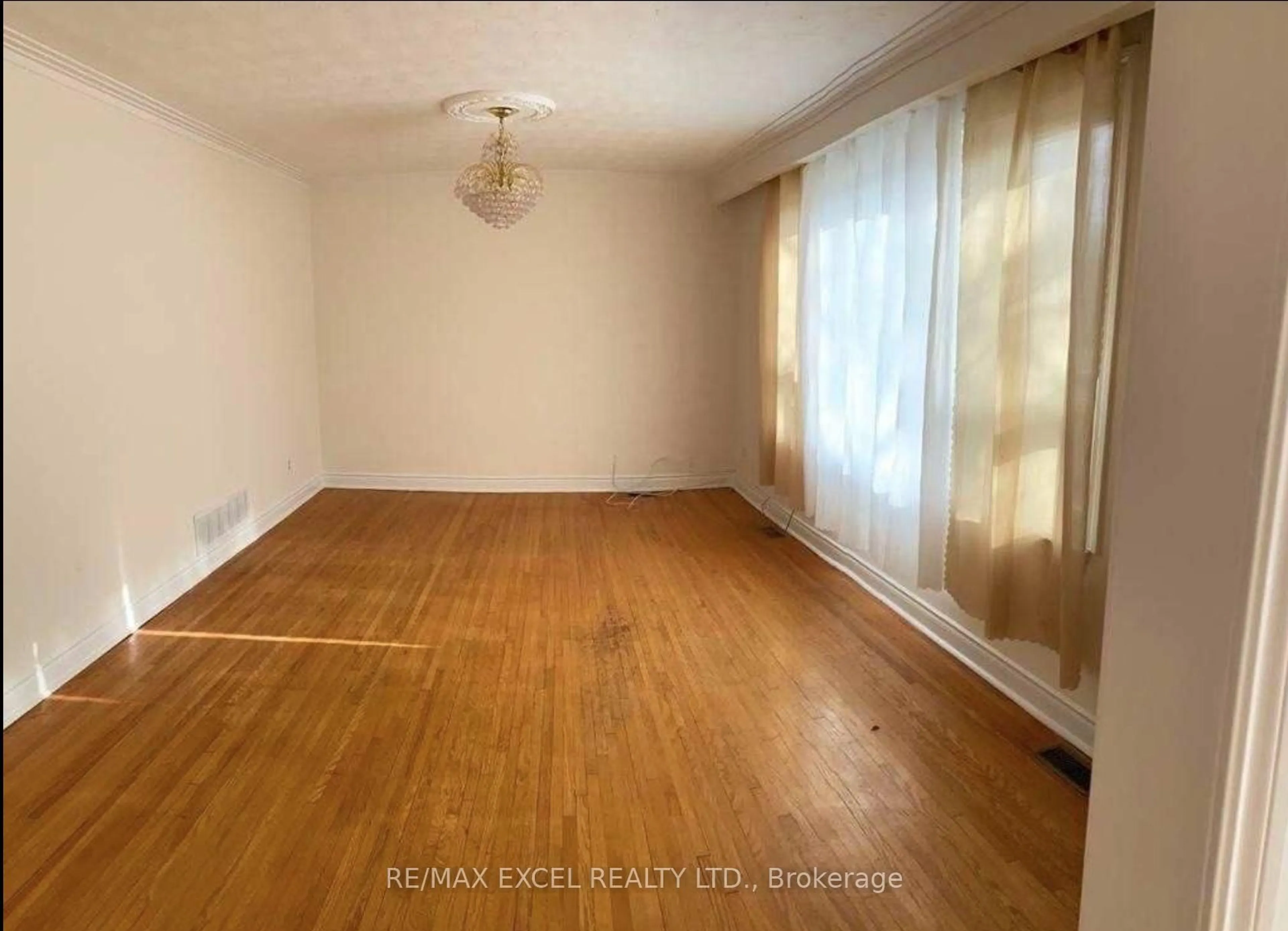 A pic of a room for 411 Marybay Cres, Richmond Hill Ontario L4C 2X5