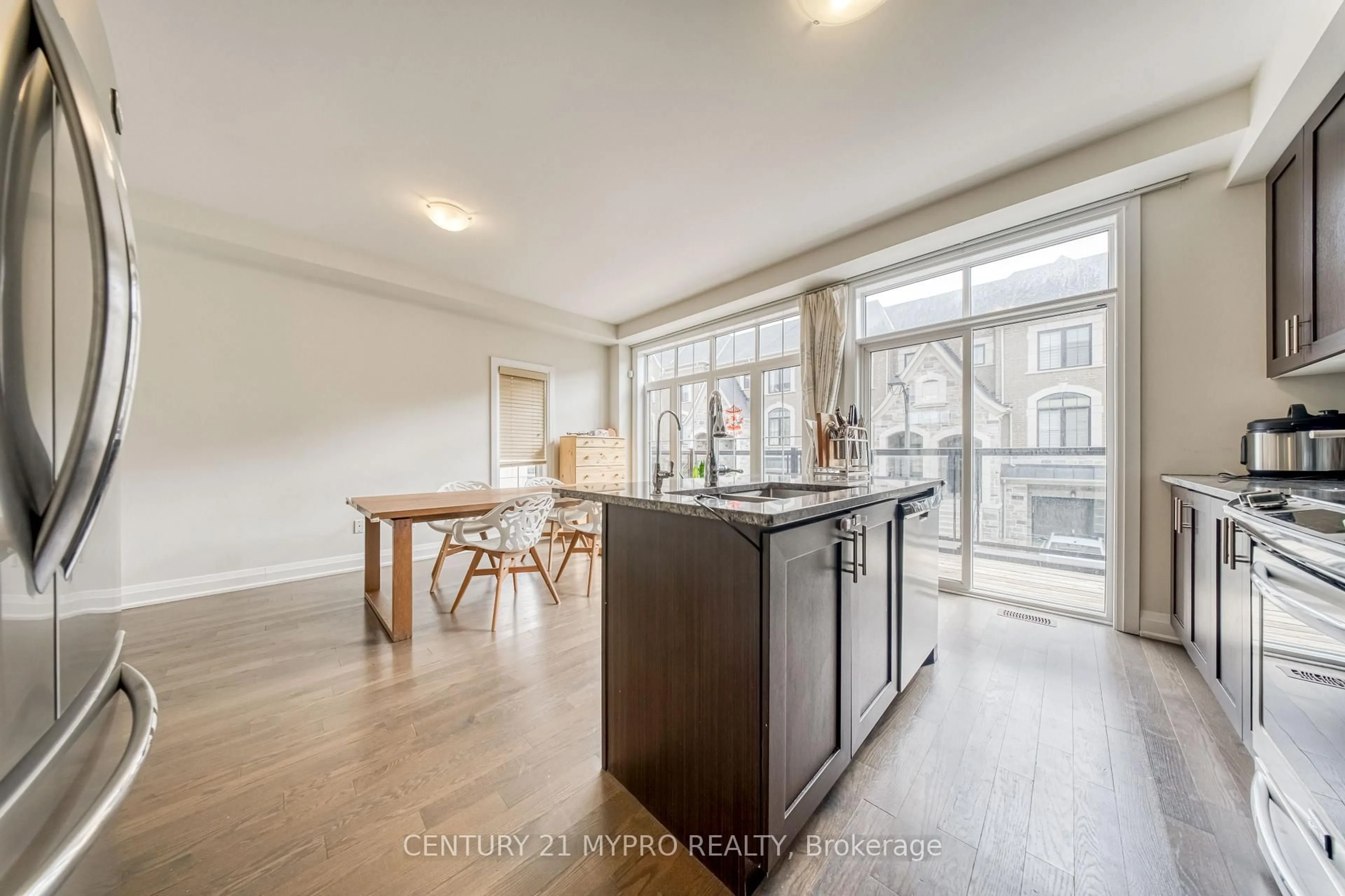 Open concept kitchen, unknown for 531 Carrville Rd, Richmond Hill Ontario L4C 1C2