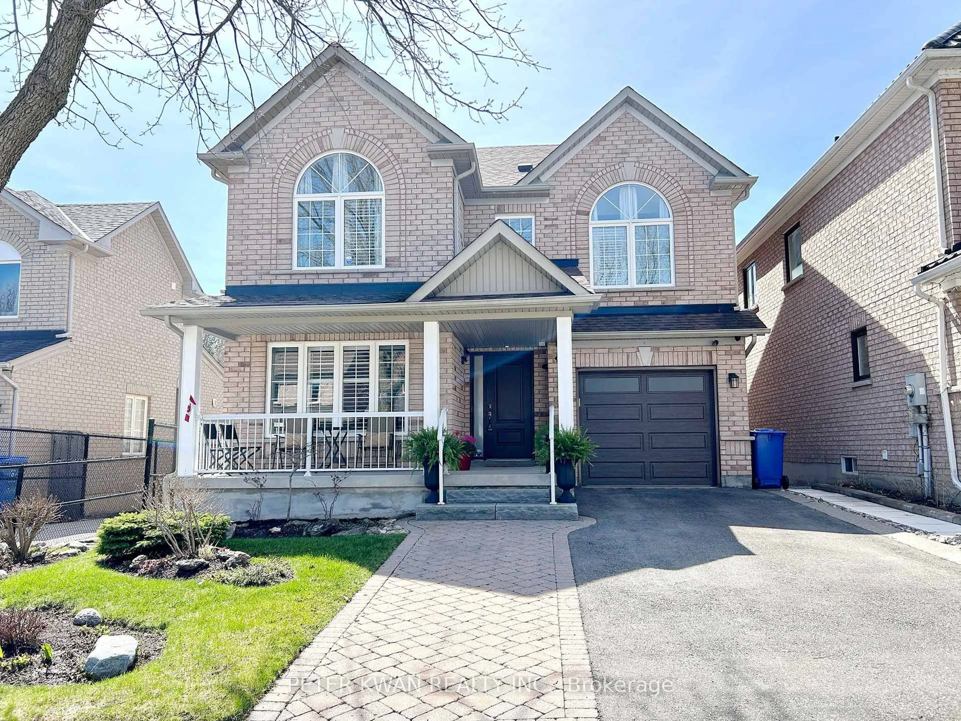 Home with brick exterior material, street for 664 Society Cres, Newmarket Ontario L3X 2S9