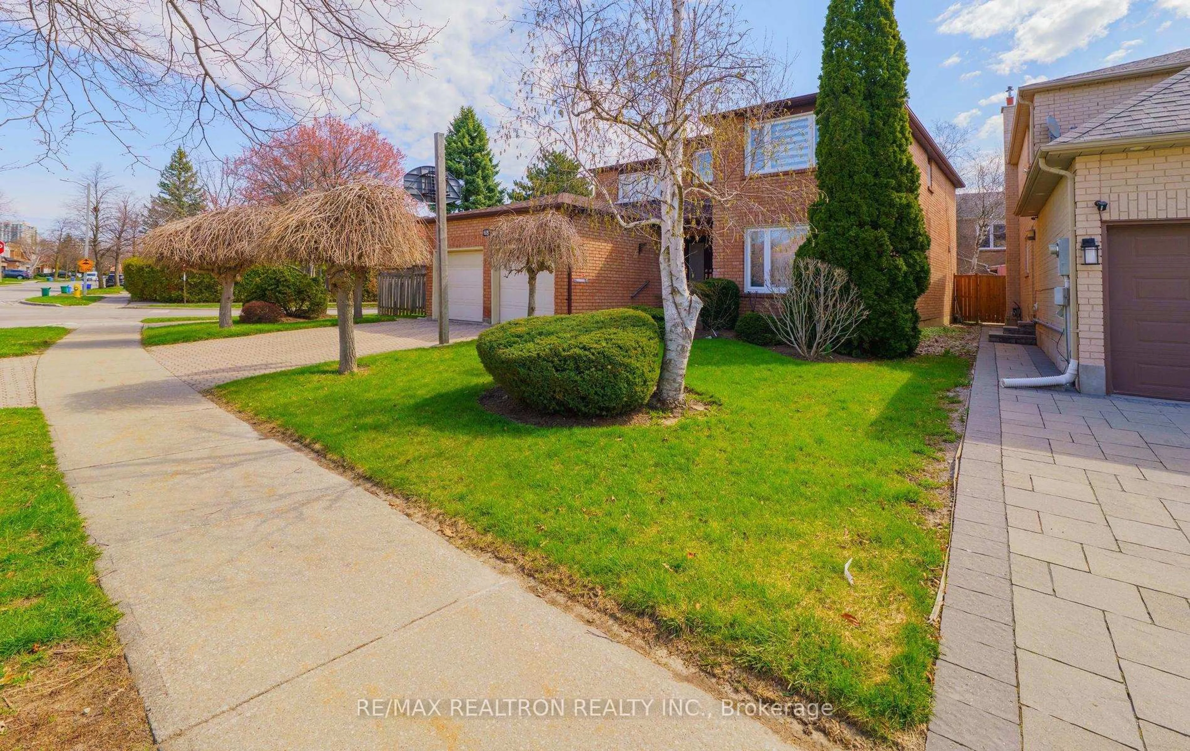 A pic from outside/outdoor area/front of a property/back of a property/a pic from drone, street for 65 Tansley Rd, Vaughan Ontario L4J 3H5