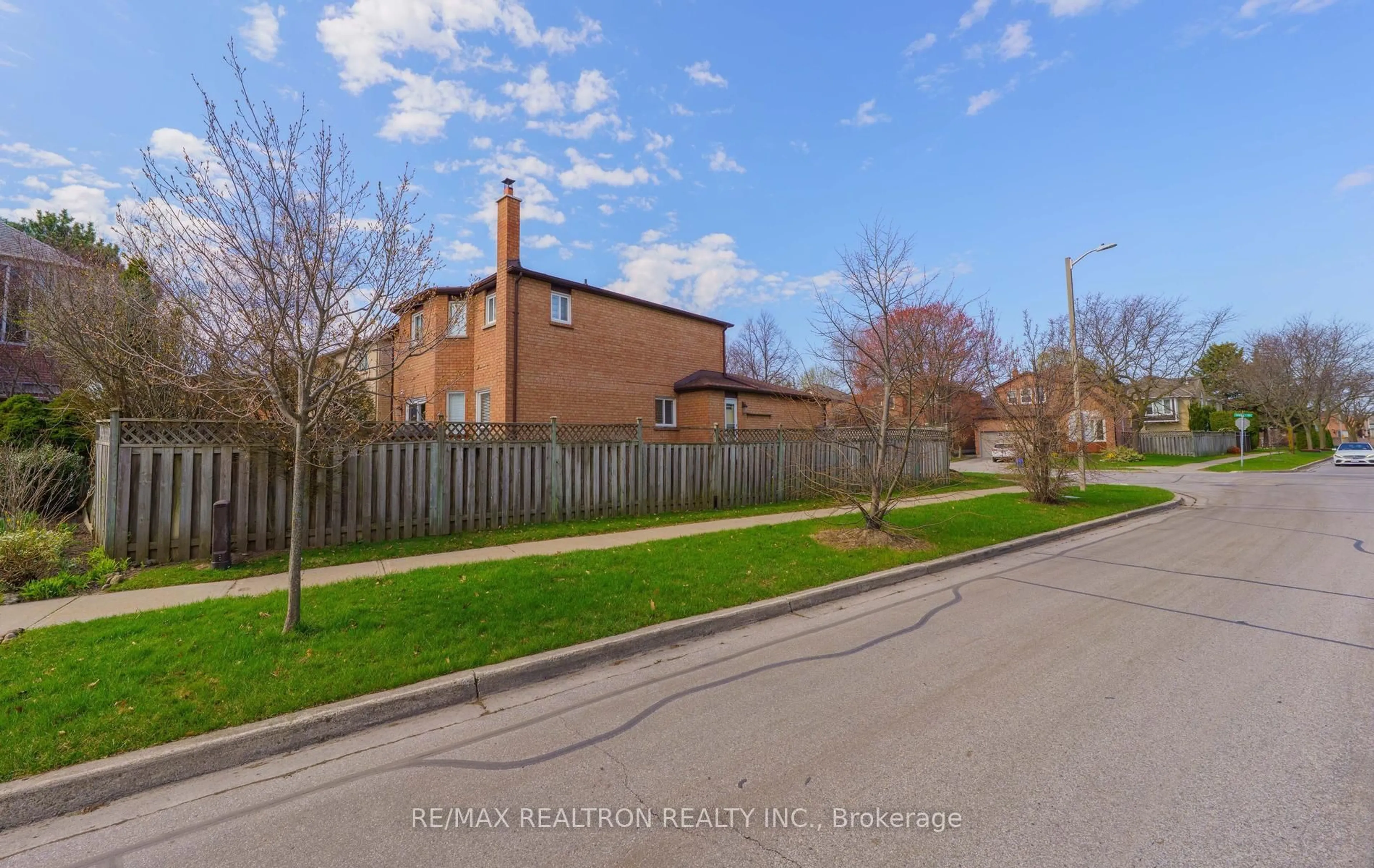 A pic from outside/outdoor area/front of a property/back of a property/a pic from drone, street for 65 Tansley Rd, Vaughan Ontario L4J 3H5