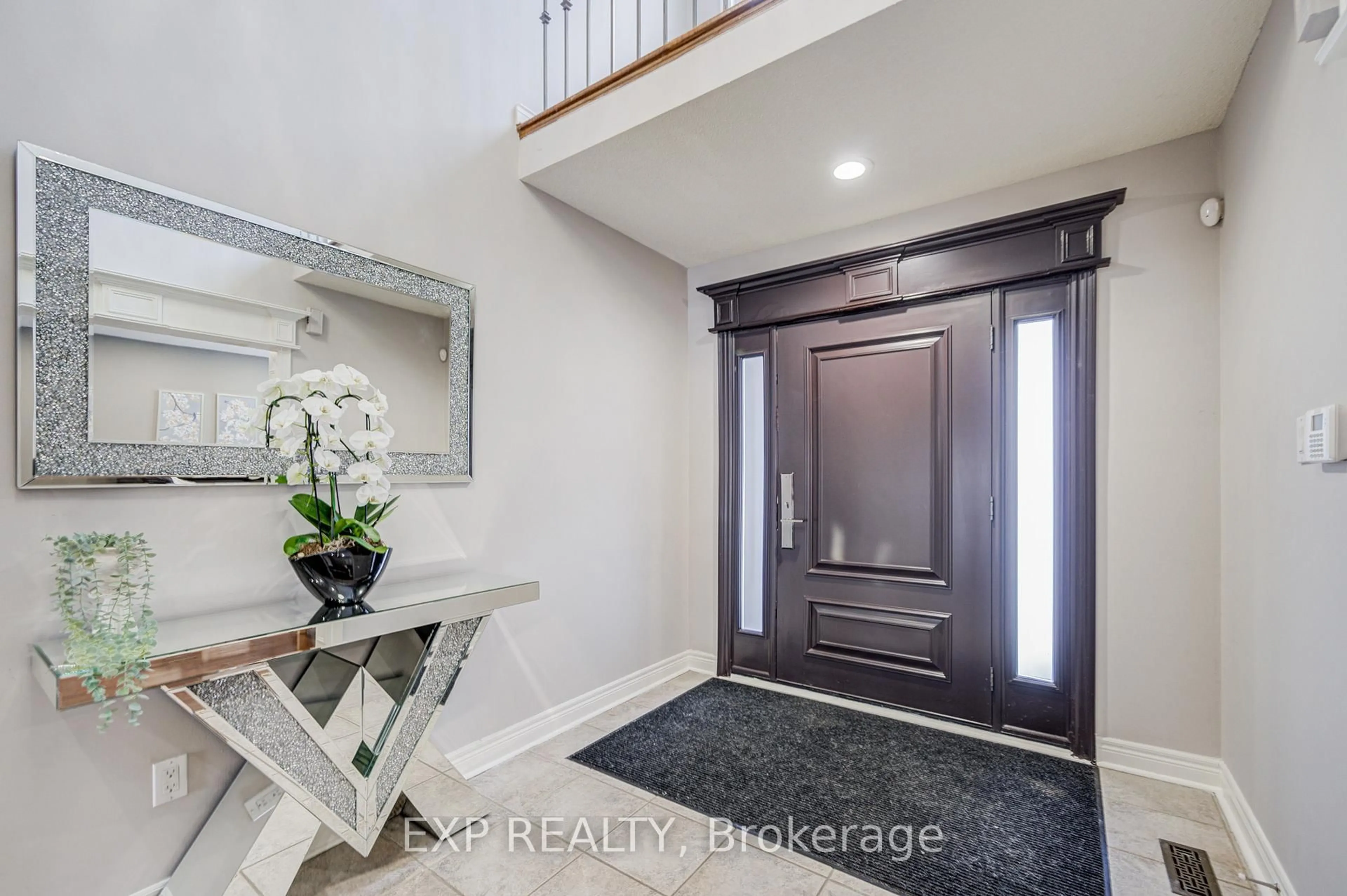 Indoor entryway for 372 Greenock Dr, Vaughan Ontario L6A 1M5