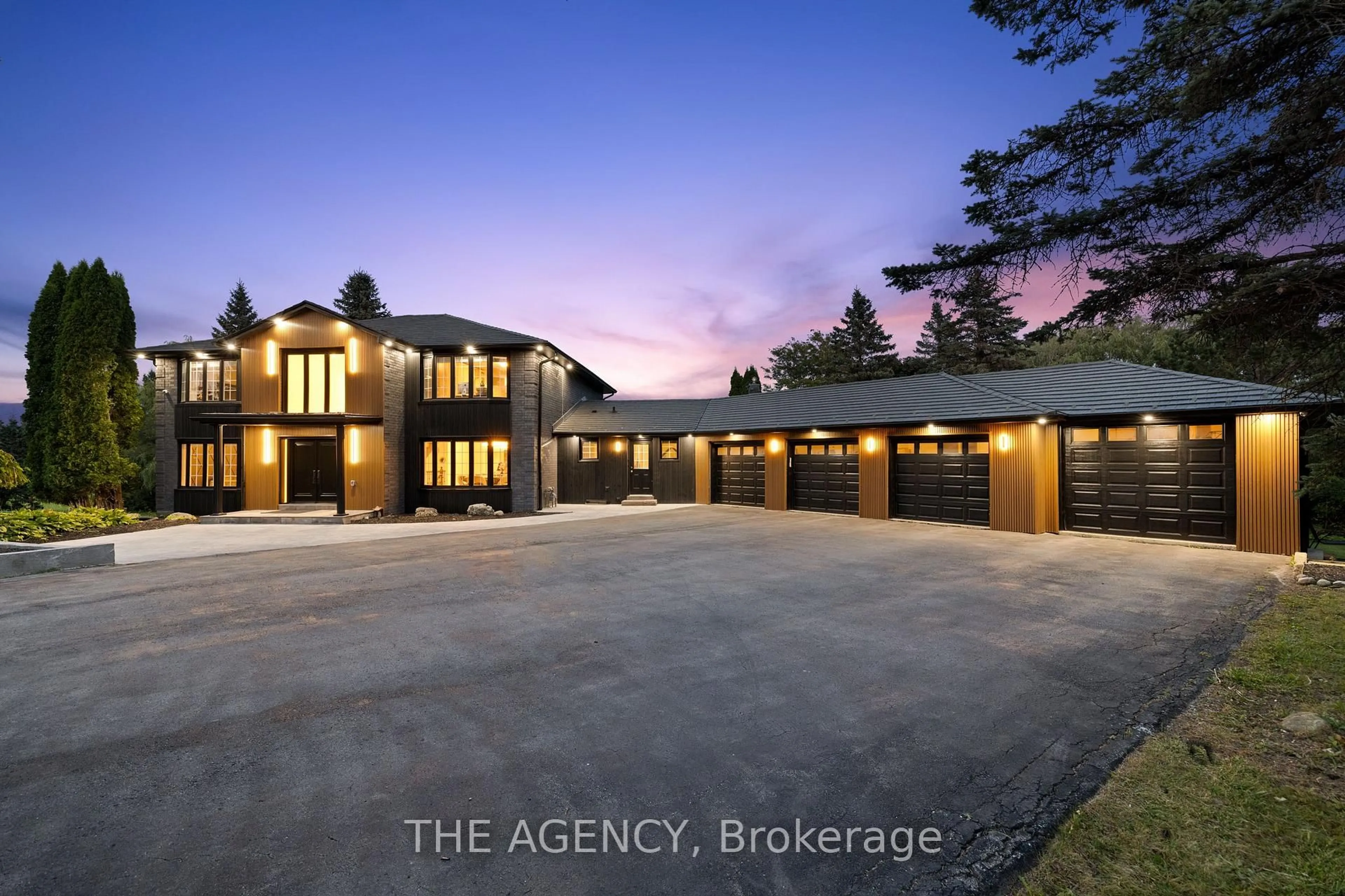 Unknown for 372 Burns Blvd, King Ontario L7B 1E1