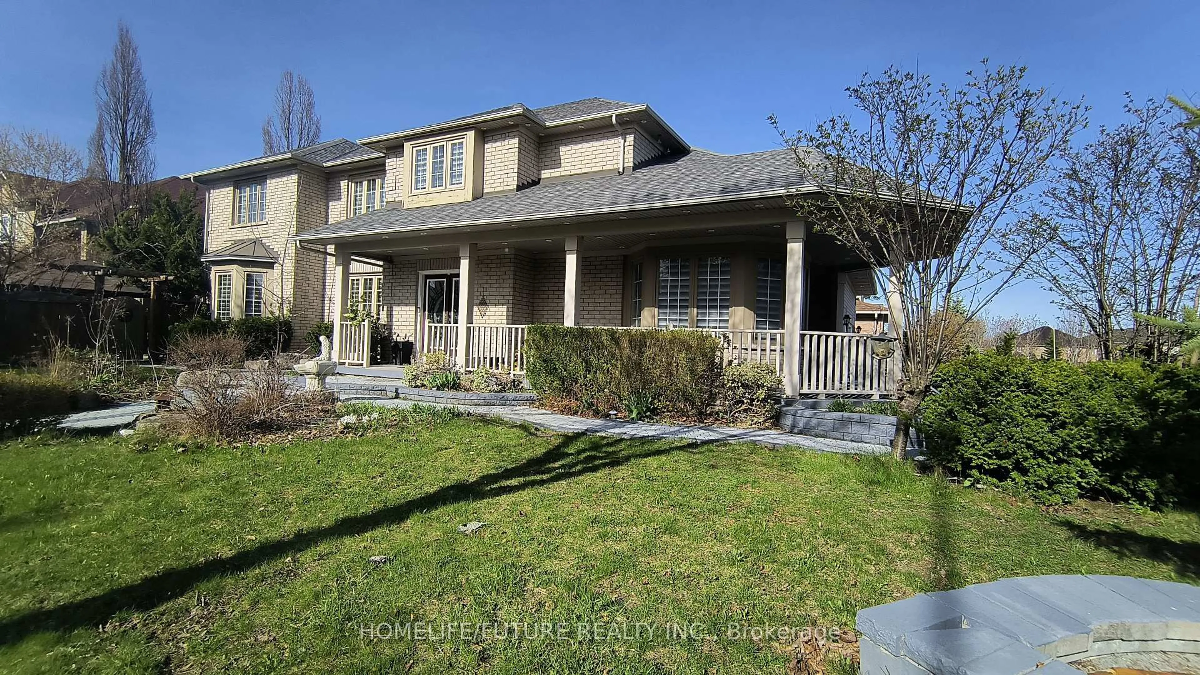 Home with vinyl exterior material, street for 75 Boxwood Cres, Markham Ontario L3S 3V3