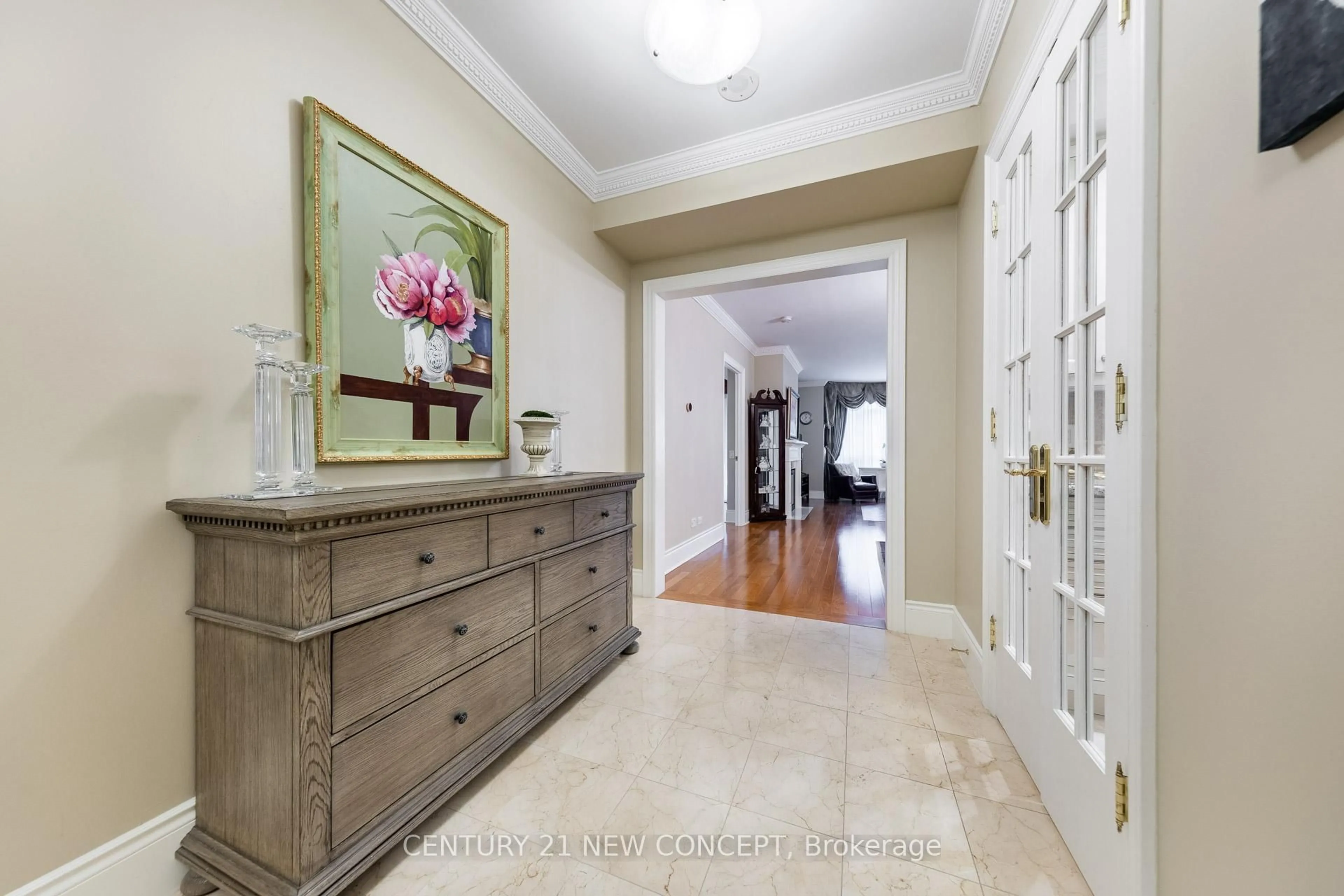 Indoor foyer for 7071 Bayview Ave #204, Markham Ontario L3T 7Y8